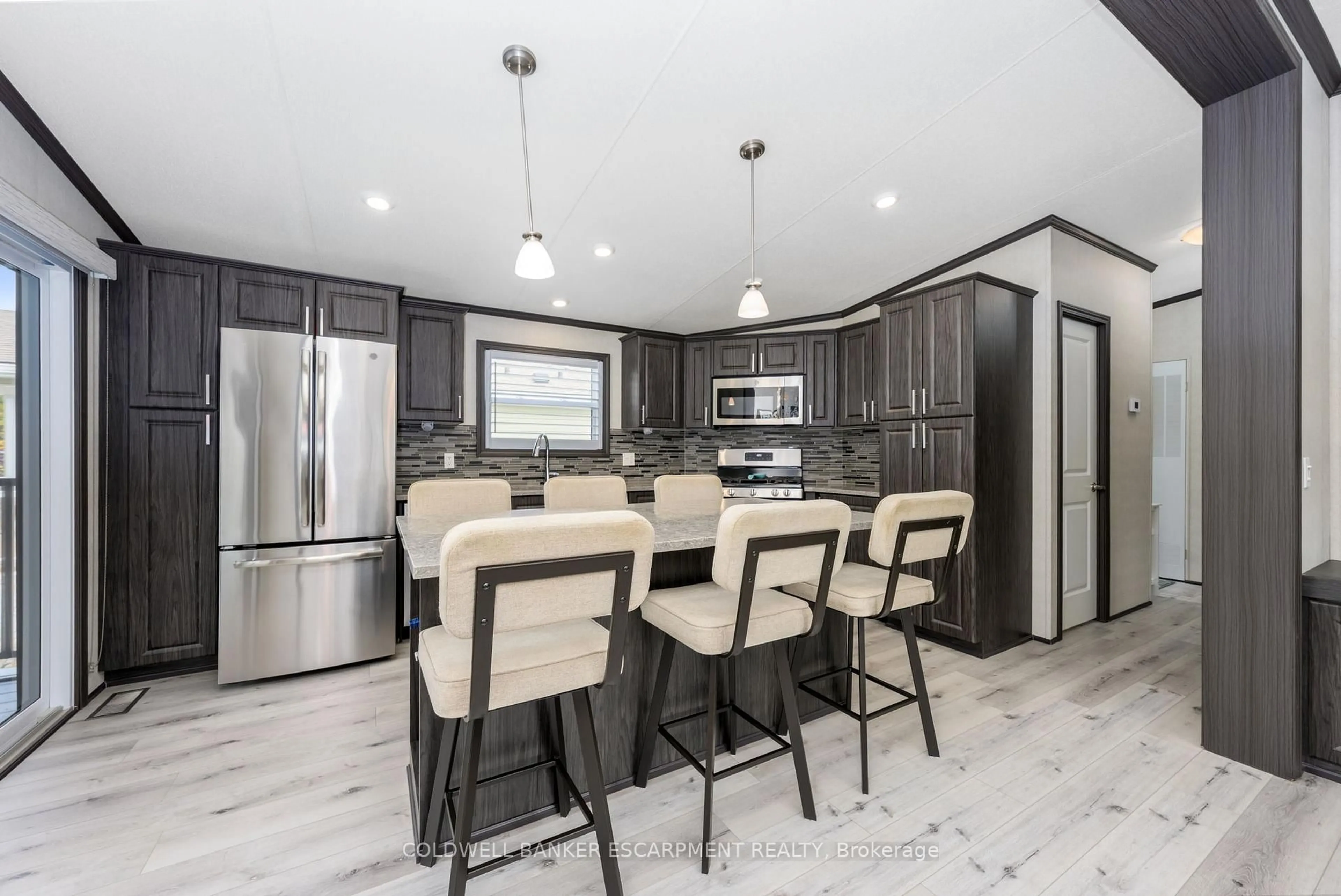 Open concept kitchen, ceramic/tile floor for 4449 Milburough Line #8 Hill, Burlington Ontario L7P 0C5