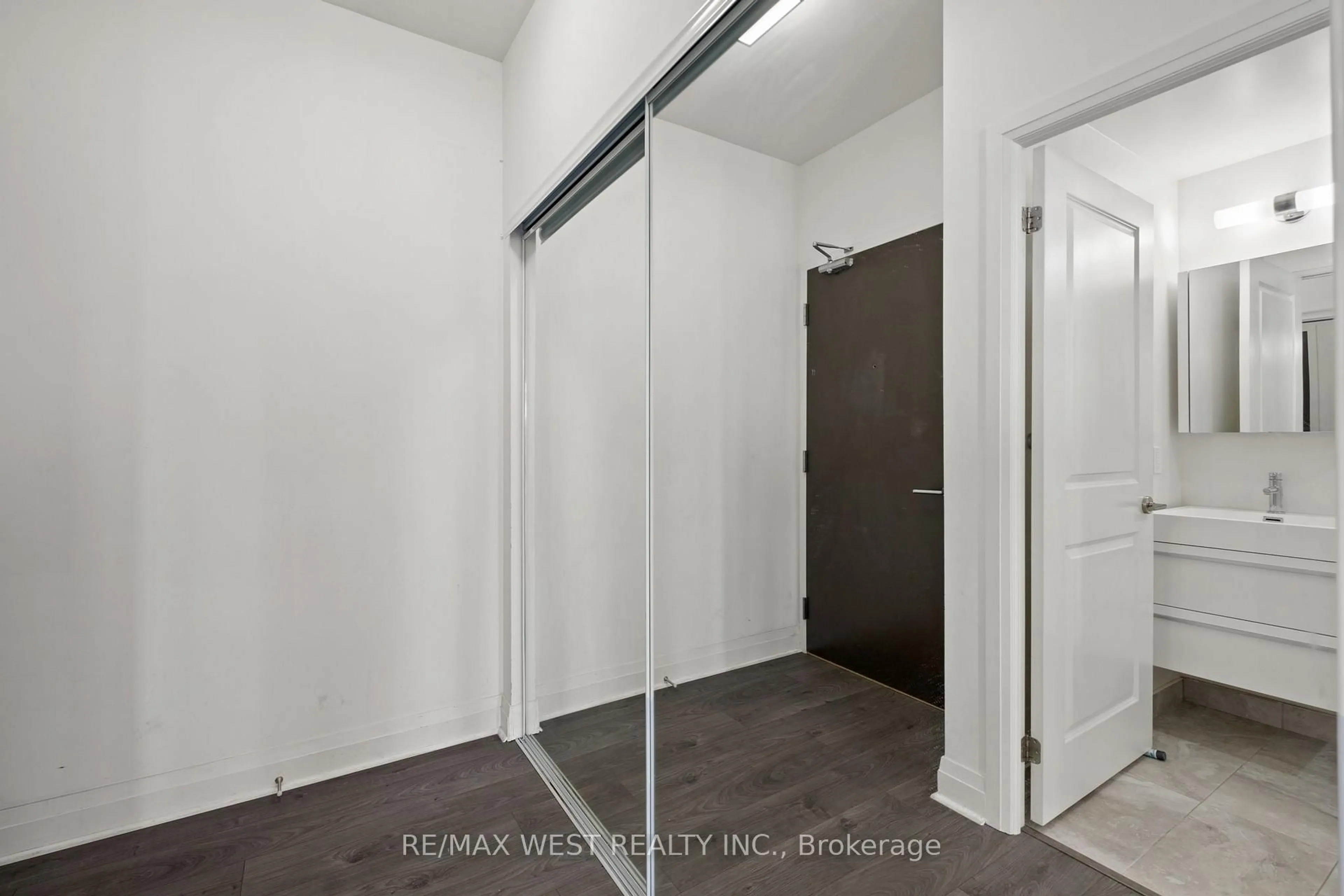 Indoor entryway for 15 Zorra St #907, Toronto Ontario M8Z 0C1