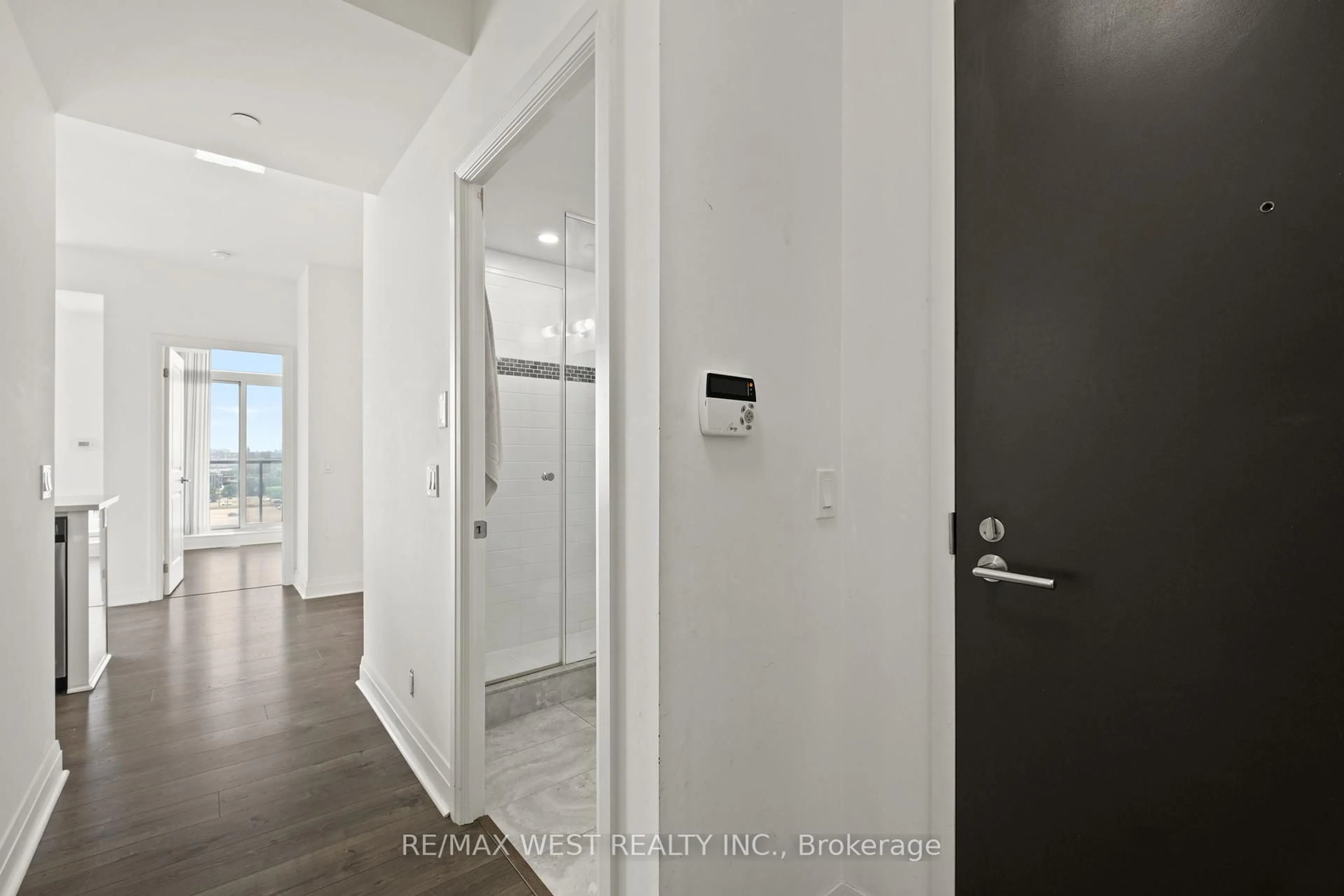 Indoor entryway for 15 Zorra St #907, Toronto Ontario M8Z 0C1