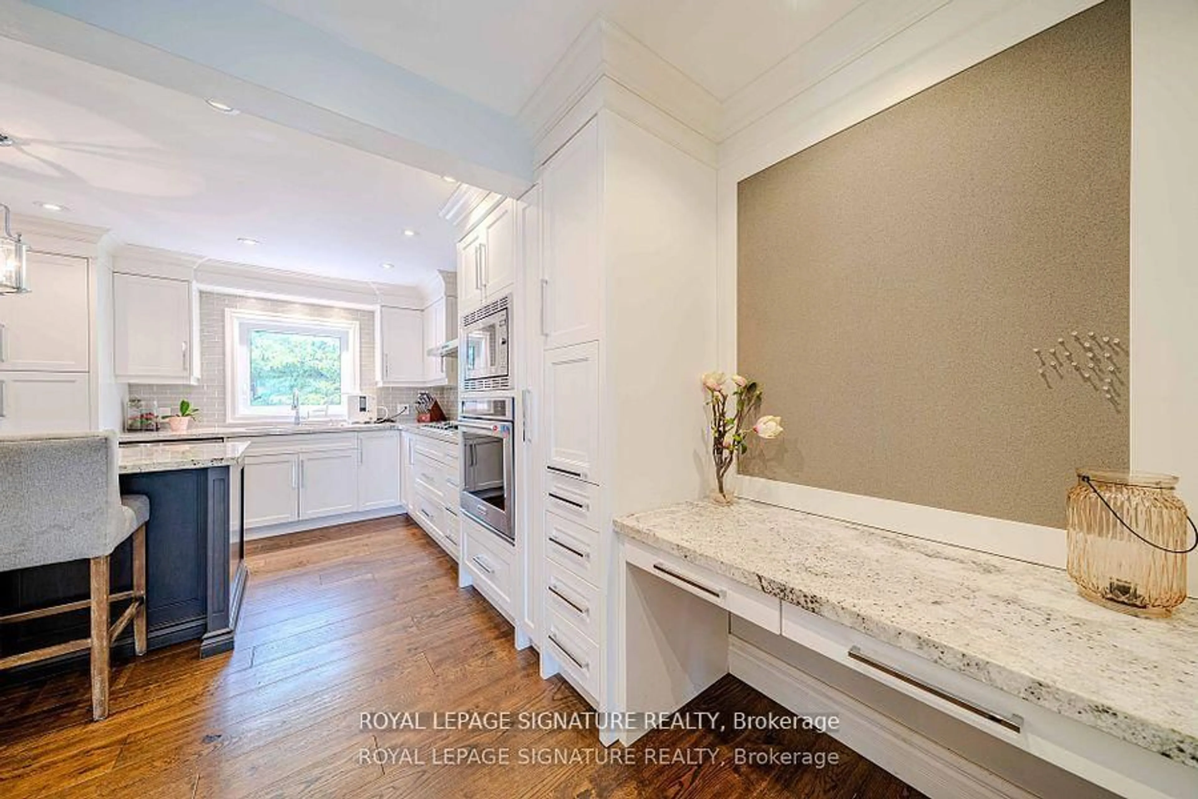 Open concept kitchen, unknown for 41 Mayo Dr, Toronto Ontario M6L 2X4