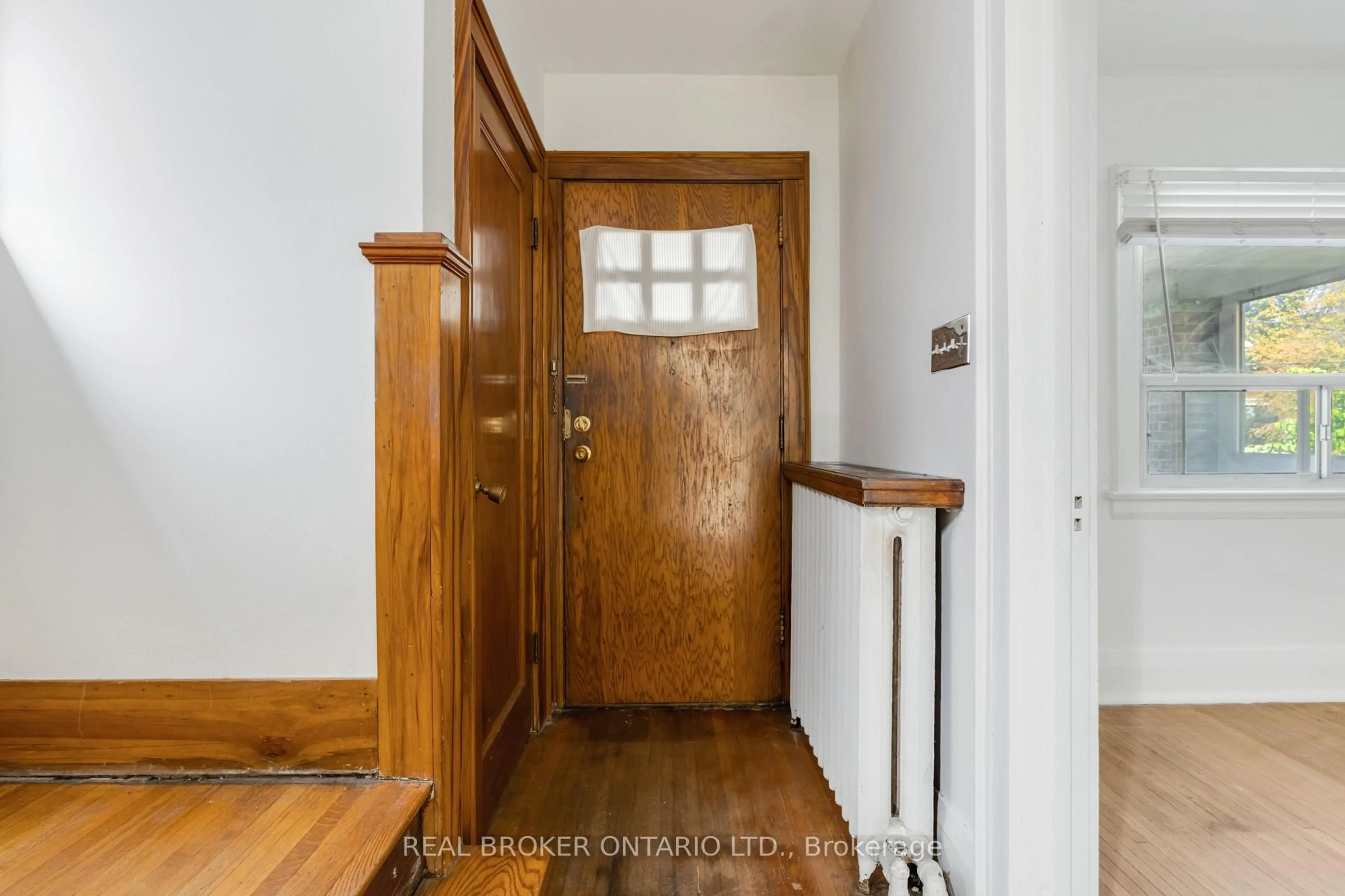 Indoor entryway for 19 Lessard Ave, Toronto Ontario M6S 1X6