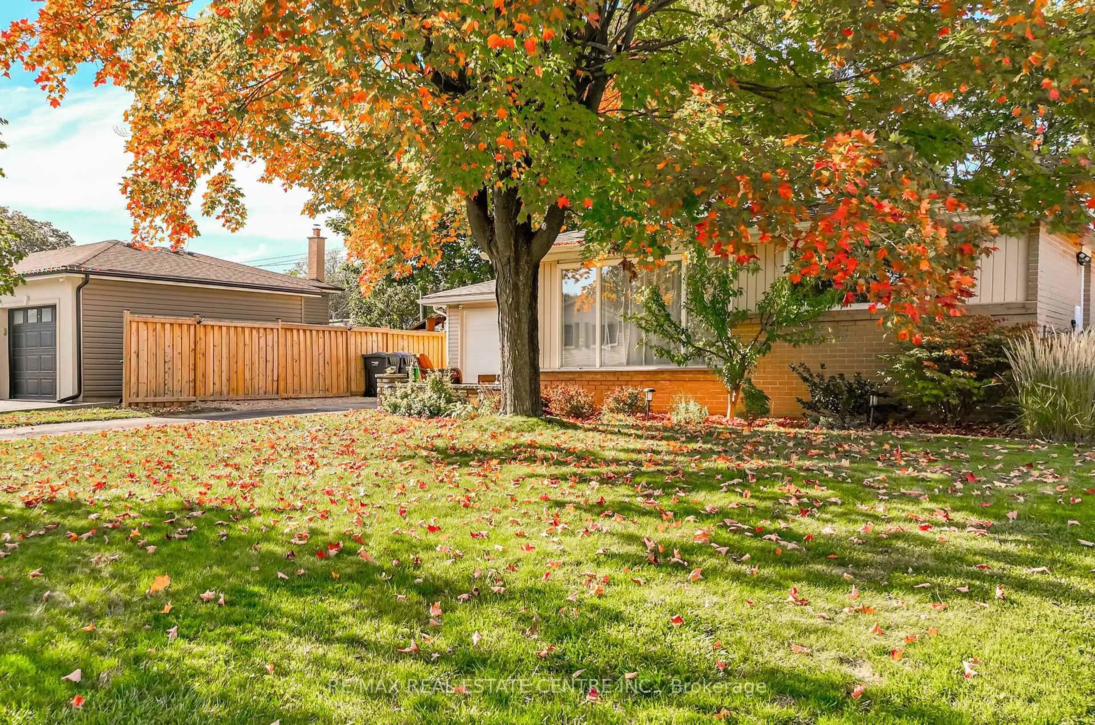 Patio, street for 23 Bedford Cres, Brampton Ontario L6T 1R5