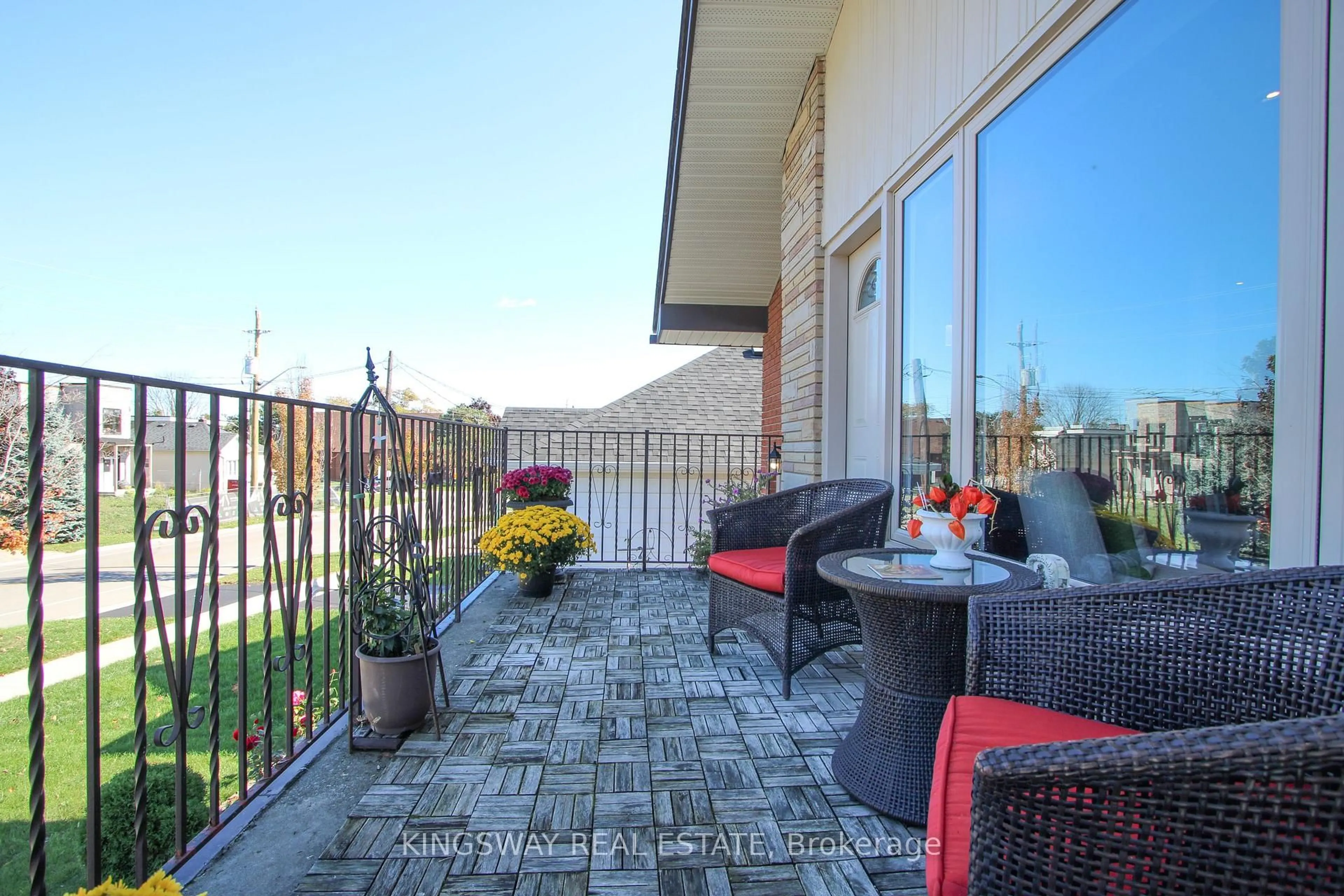 Patio, unknown for 1050 Alexandra Ave, Mississauga Ontario L5E 1Z8