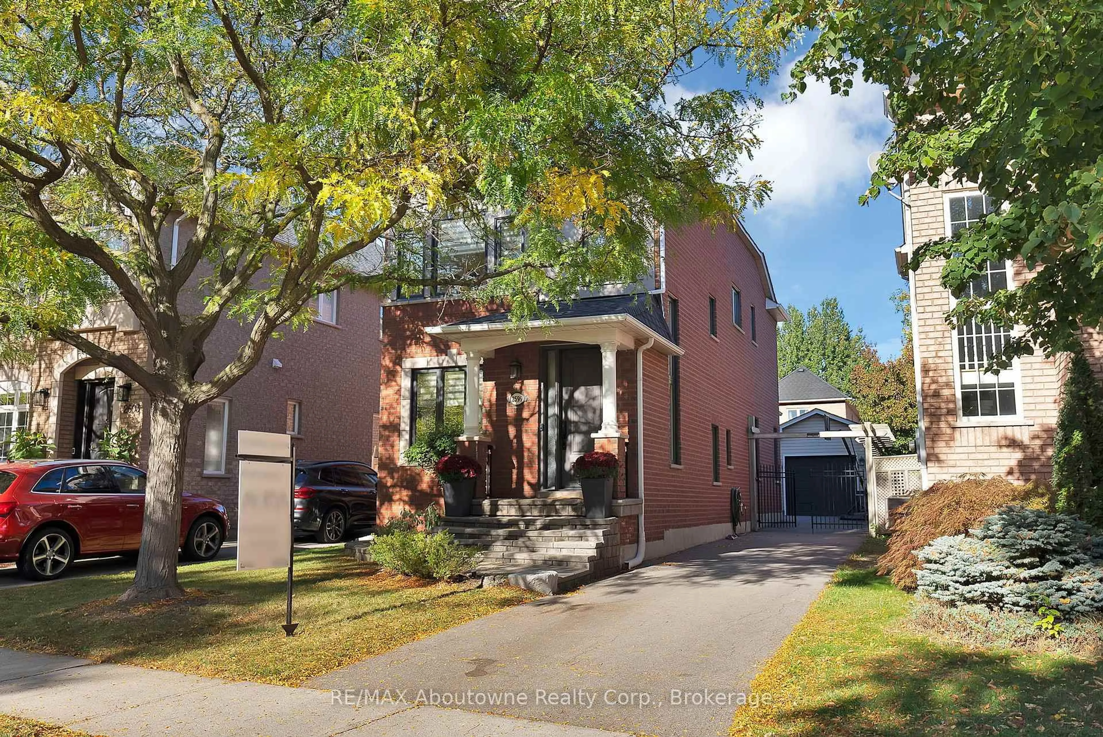 Home with brick exterior material, street for 2599 Castle Hill Cres, Oakville Ontario L6H 6J1