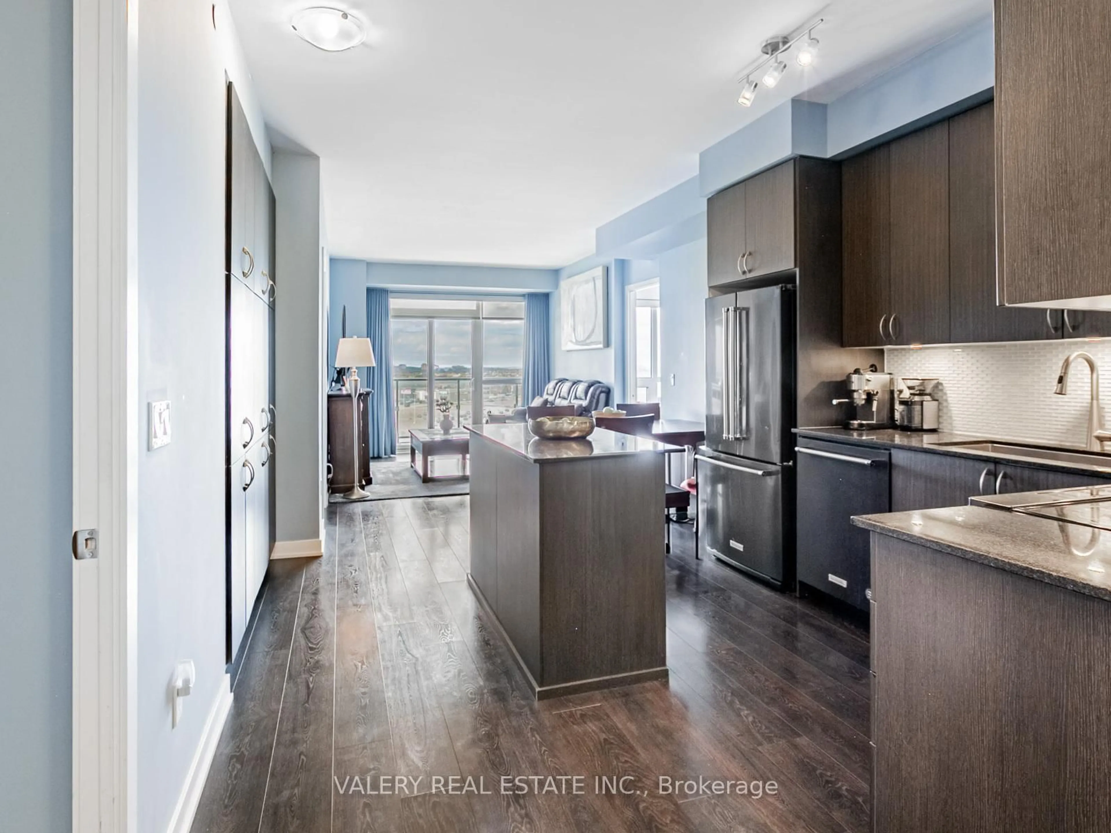 Open concept kitchen, unknown for 4655 Glen Erin Dr #1002, Mississauga Ontario L5M 0Z1