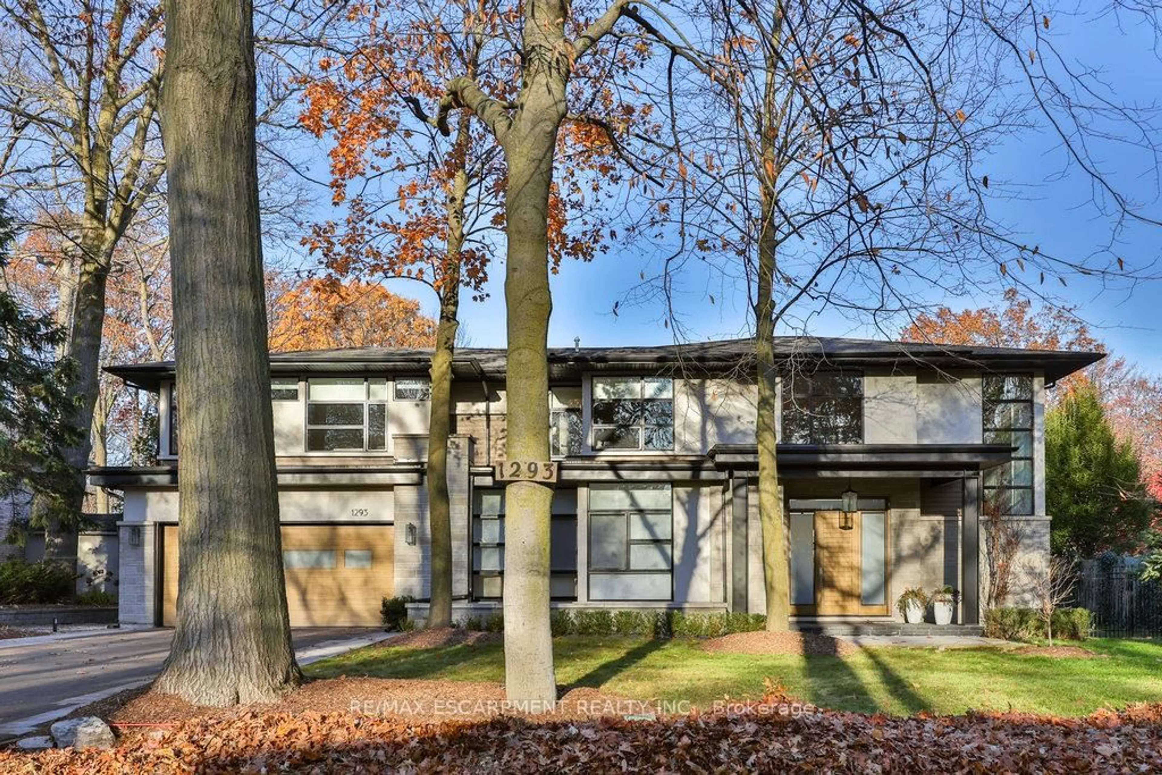 Home with brick exterior material, unknown for 1293 Woodland Ave, Mississauga Ontario L5G 2Y1