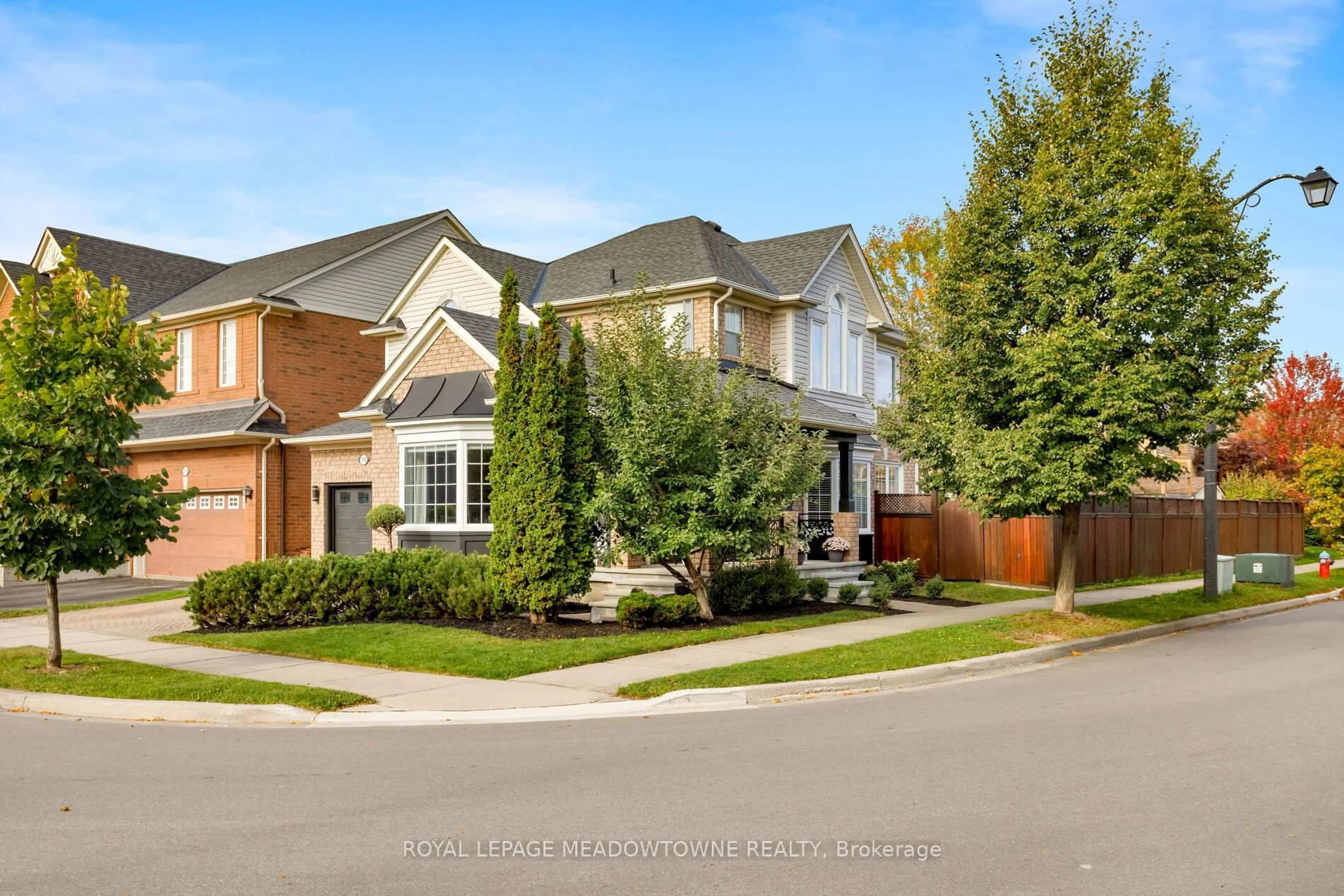 Home with brick exterior material, street for 976 Lancaster Blvd, Milton Ontario L9T 6E1