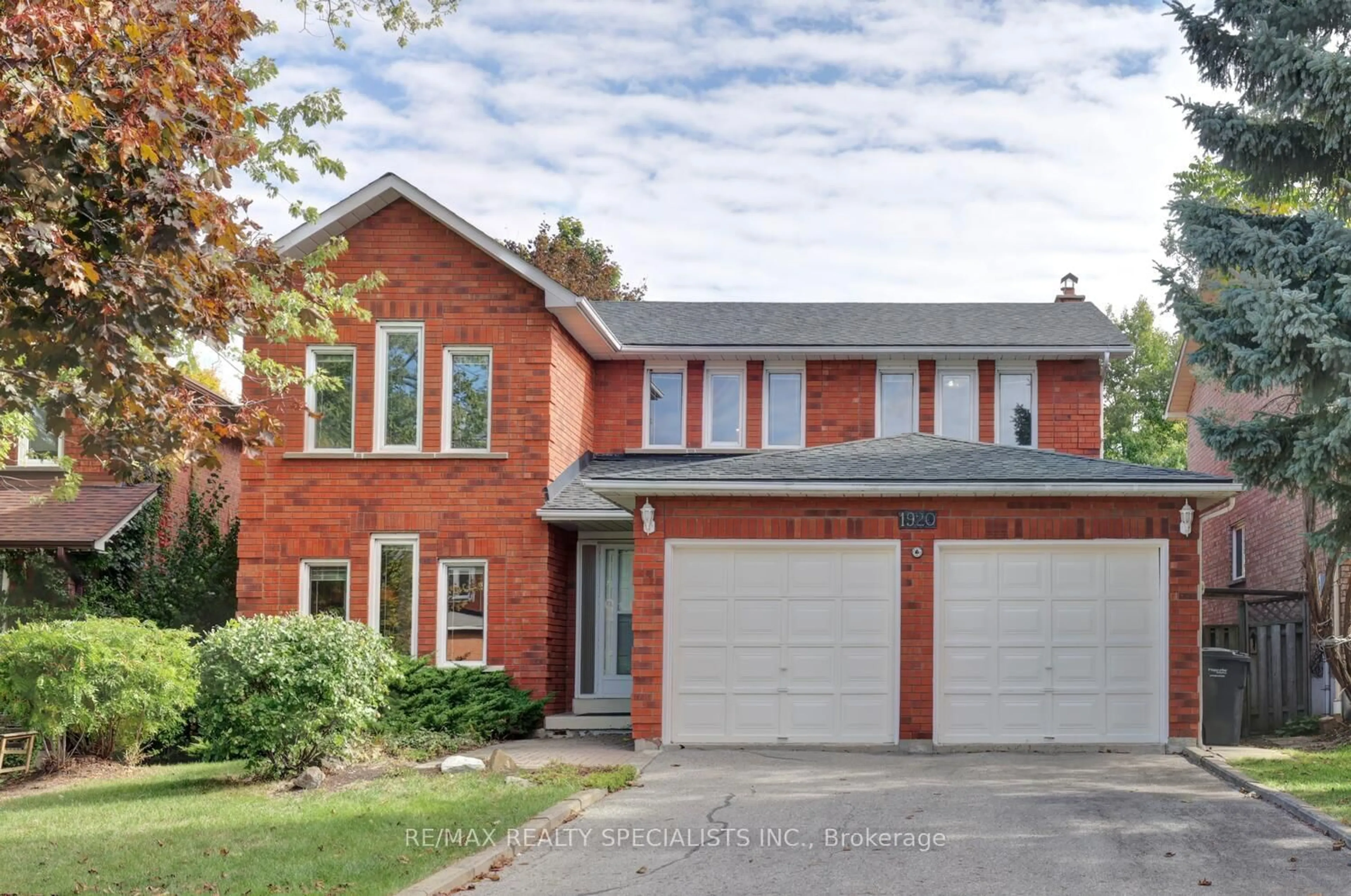 Home with brick exterior material, street for 1920 The Chase, Mississauga Ontario L5M 3A2
