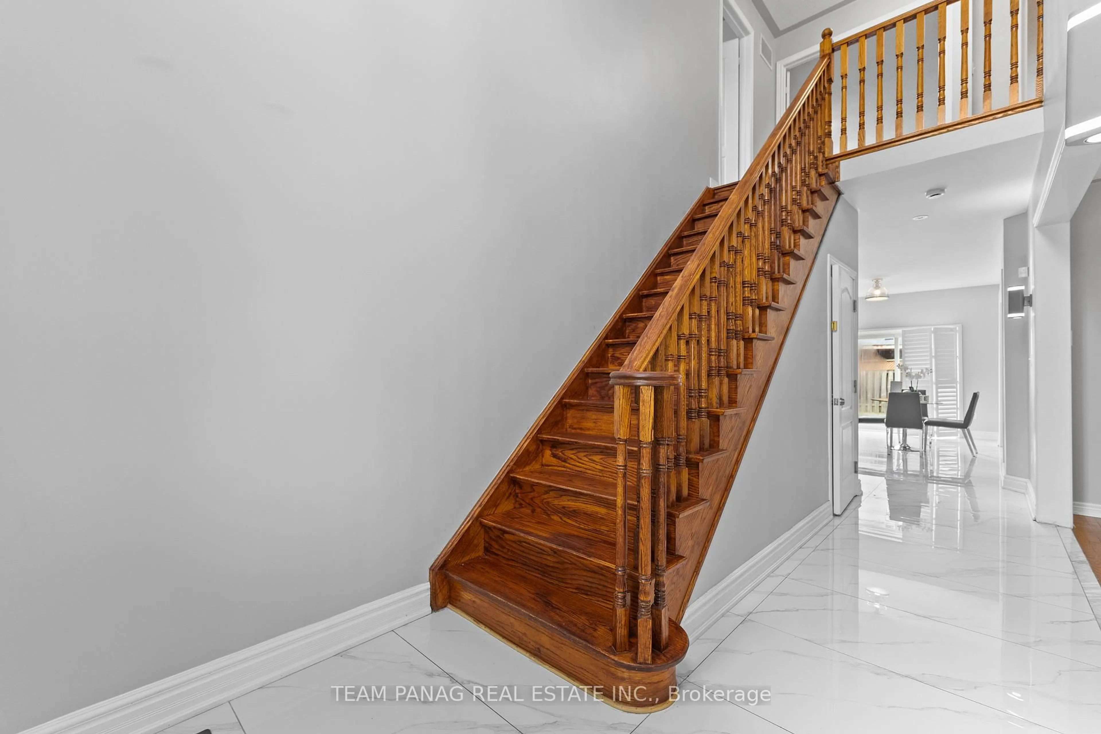 Stairs for 48 Citadel Cres, Brampton Ontario L6P 1X8