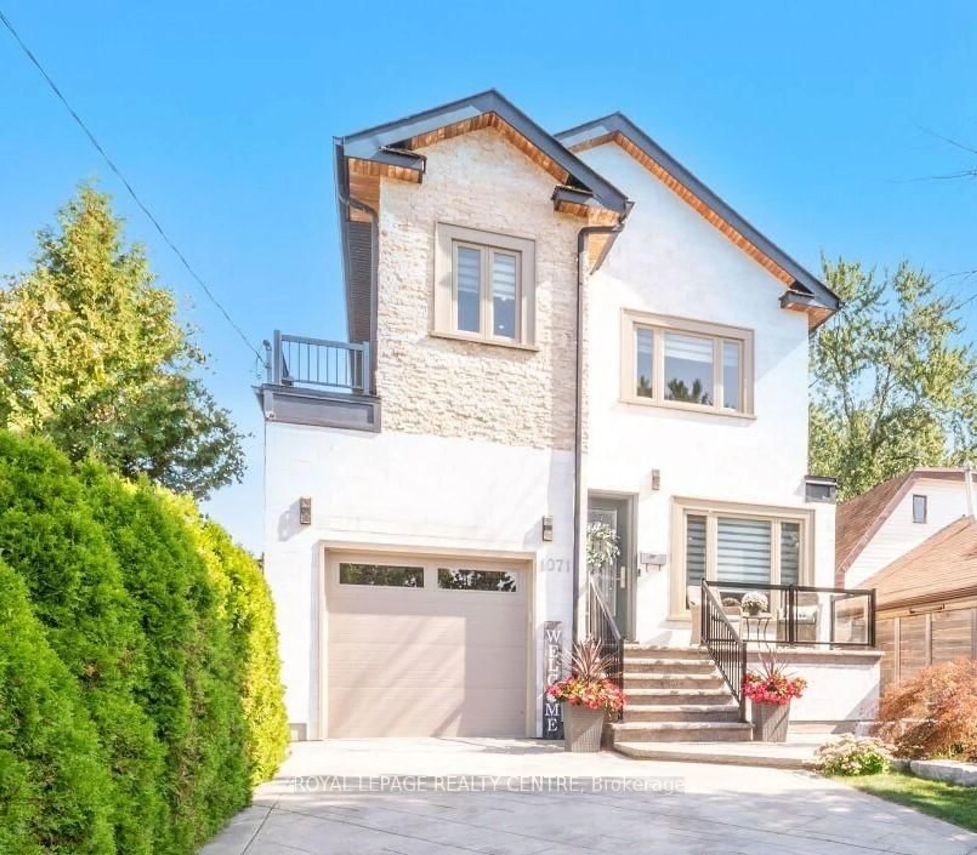 Home with brick exterior material, street for 1071 Westmount Ave, Mississauga Ontario L5E 1X5