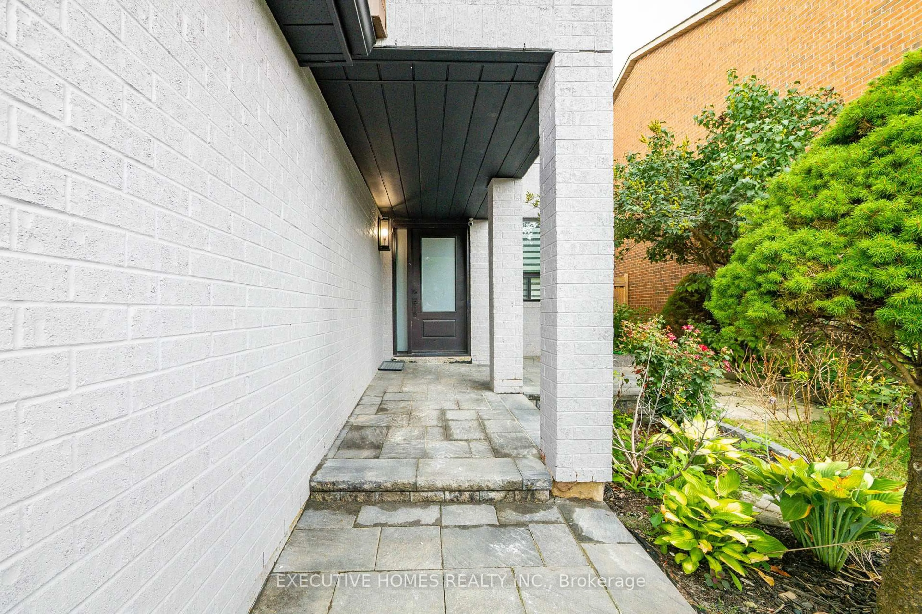 Patio, street for 2966 Tradewind Dr, Mississauga Ontario L5N 6L3