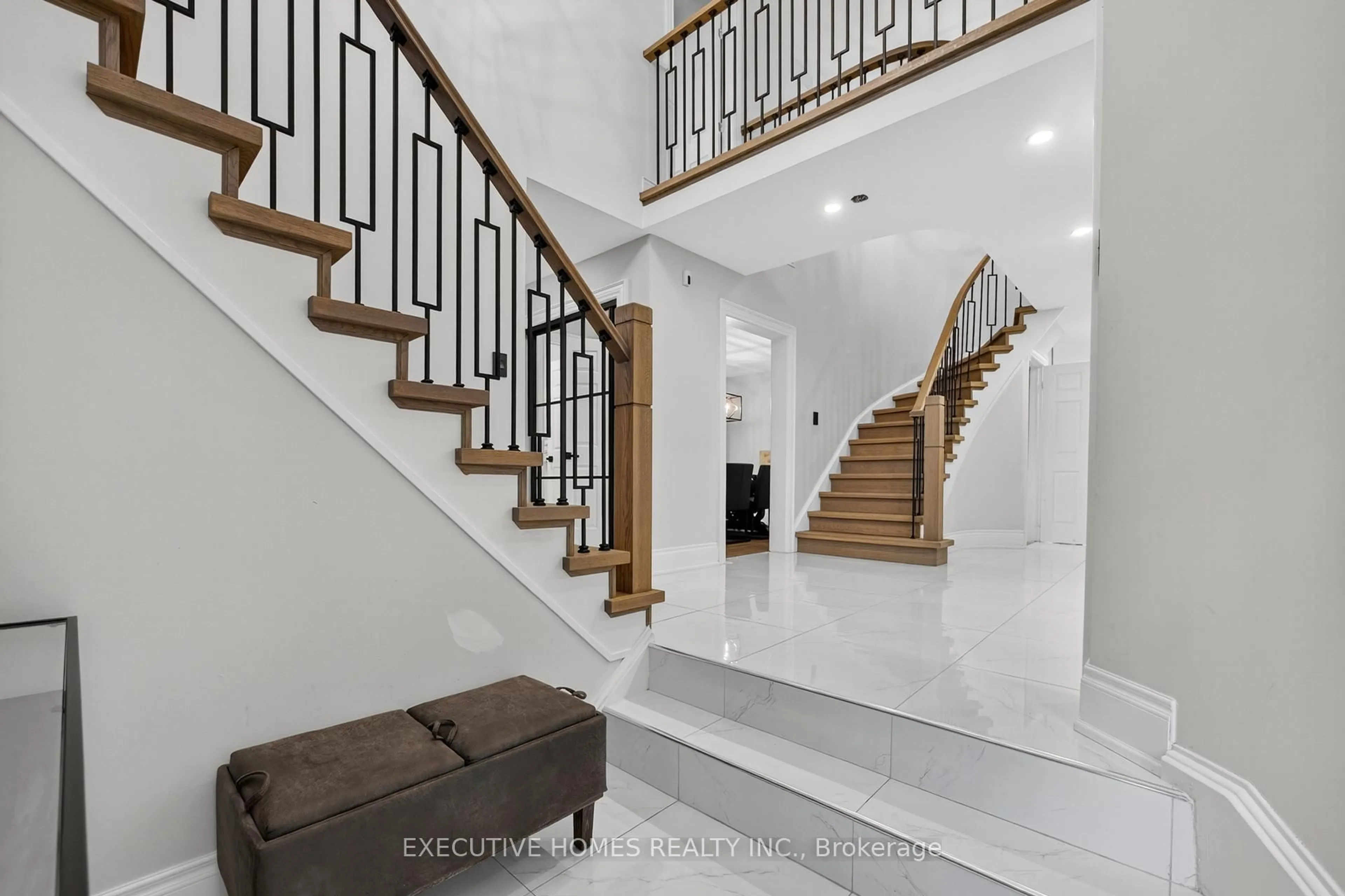 Unknown for 2966 Tradewind Dr, Mississauga Ontario L5N 6L3