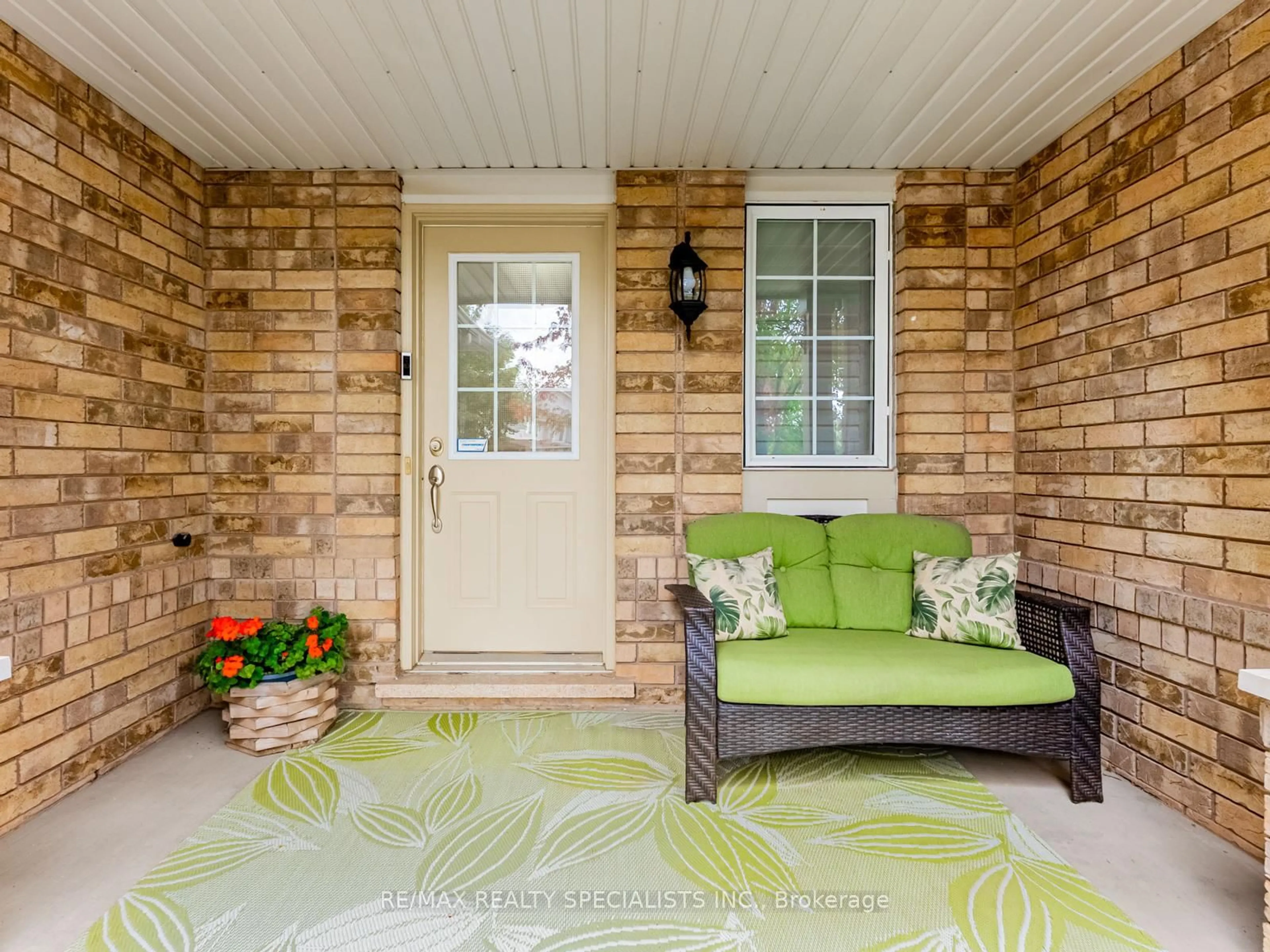 Indoor entryway for 2418 Baintree Cres, Oakville Ontario L6M 4W9