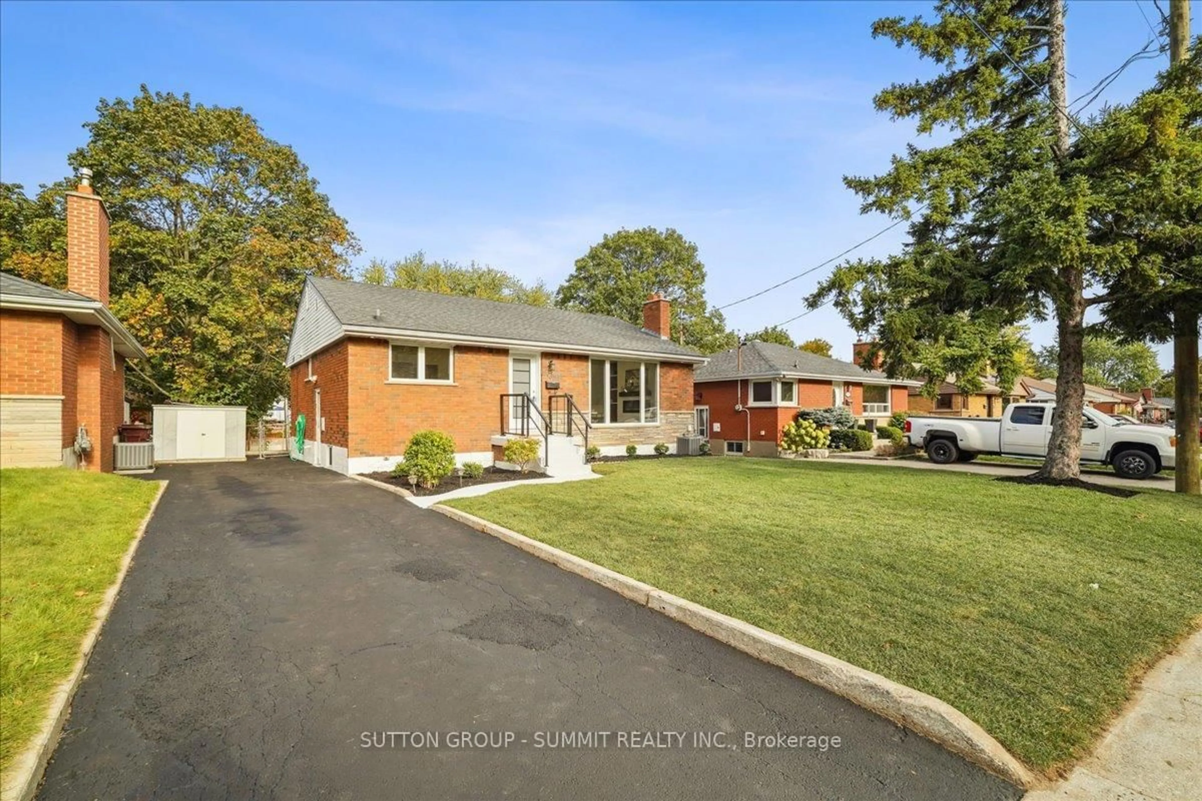 Home with brick exterior material, street for 1391 Mountain Grove Ave, Burlington Ontario L7P 2H1