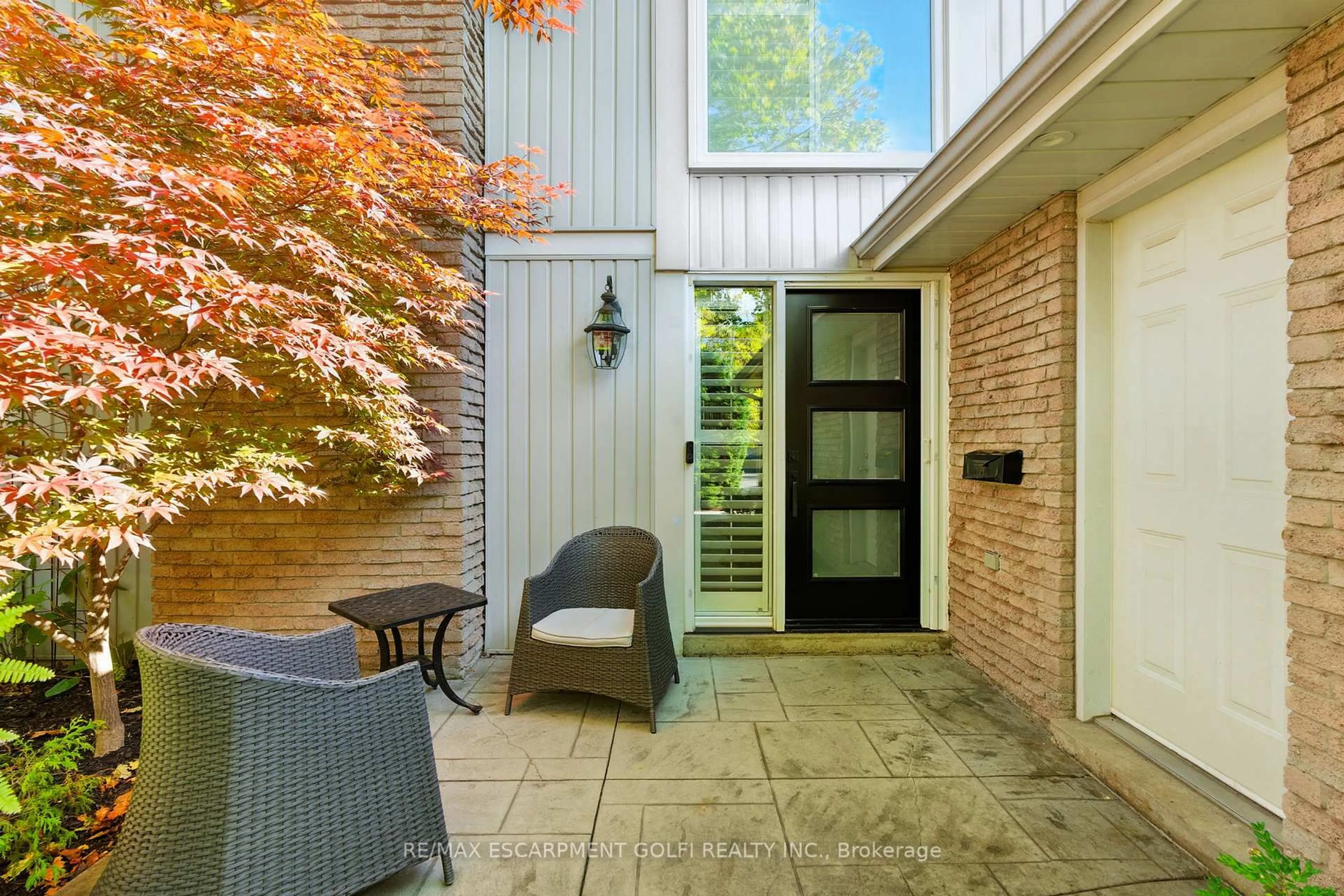 Patio, street for 2387 Cavendish Dr, Burlington Ontario L7P 3B5
