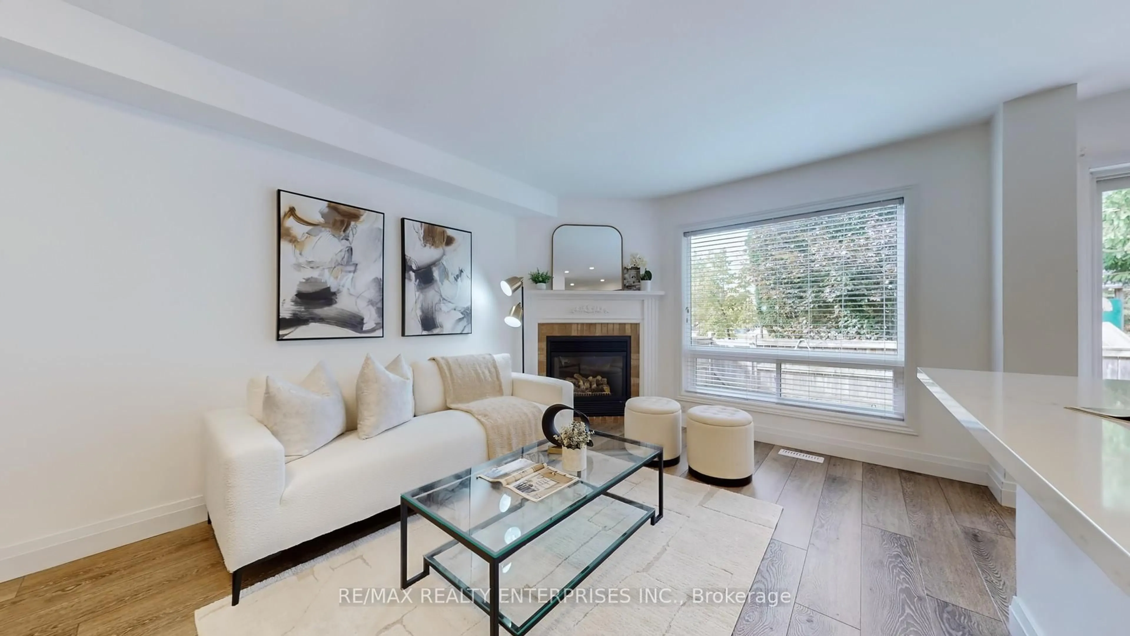 Living room with furniture, unknown for 5223 Fairford Cres #14, Mississauga Ontario L5V 2M6