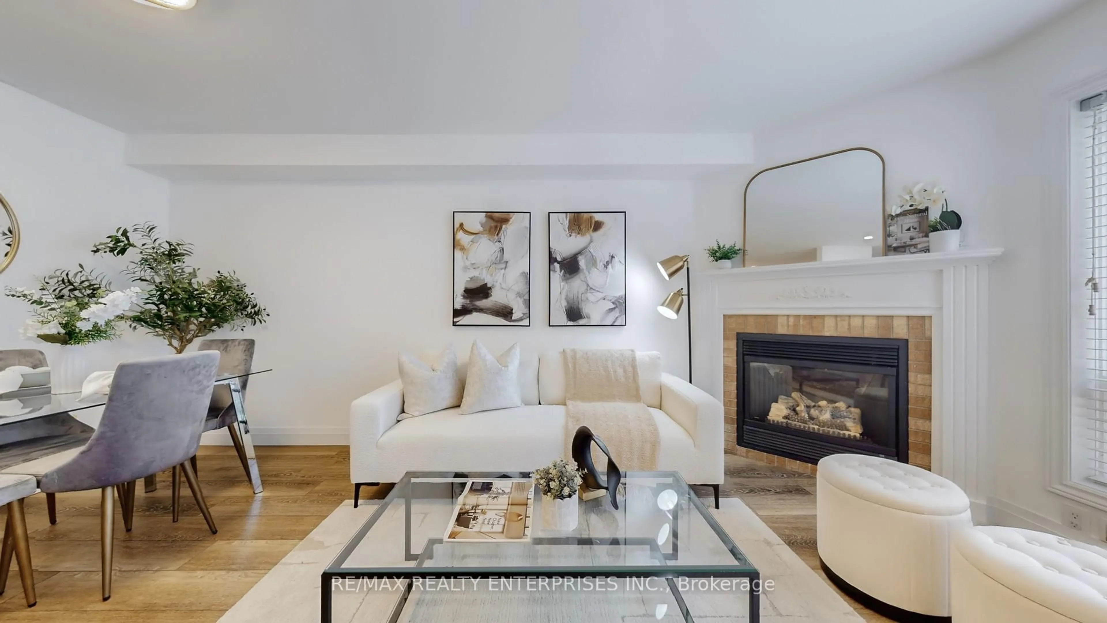 Living room with furniture, wood/laminate floor for 5223 Fairford Cres #14, Mississauga Ontario L5V 2M6