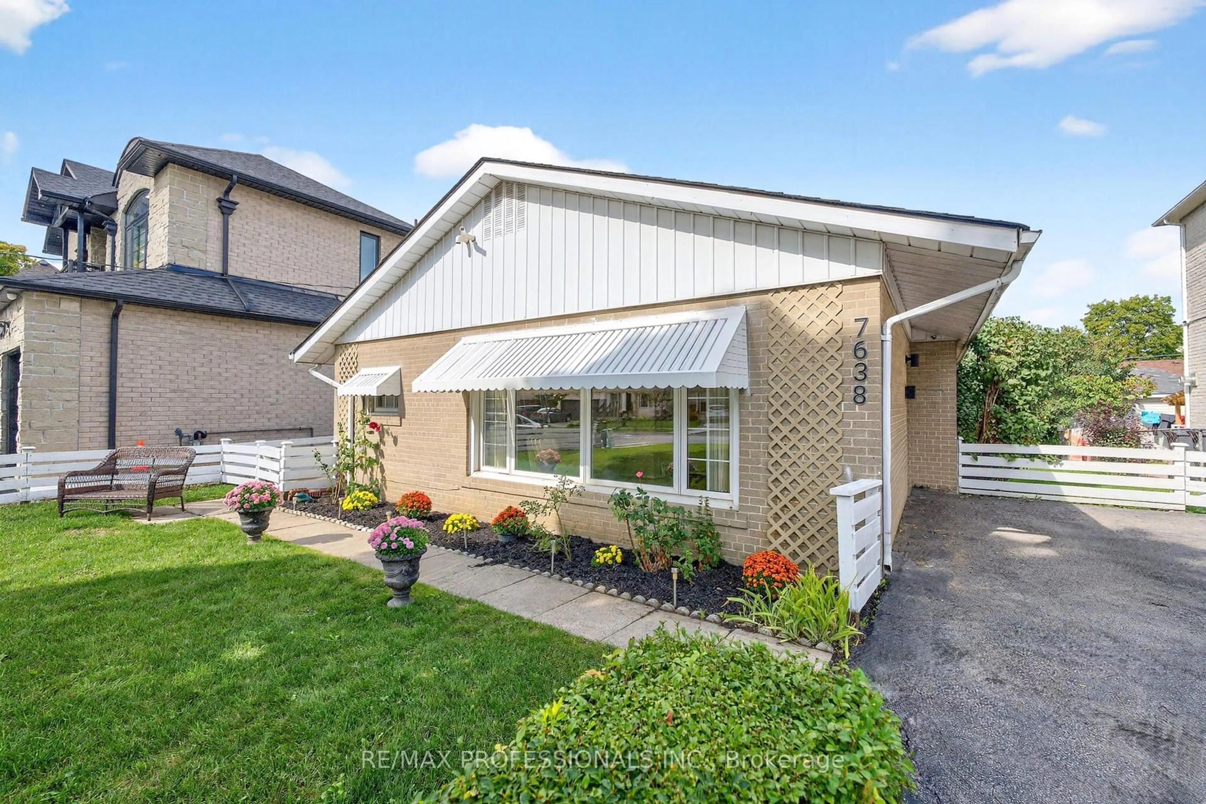 Home with vinyl exterior material, street for 7638 Redstone Rd, Mississauga Ontario L4T 2B9