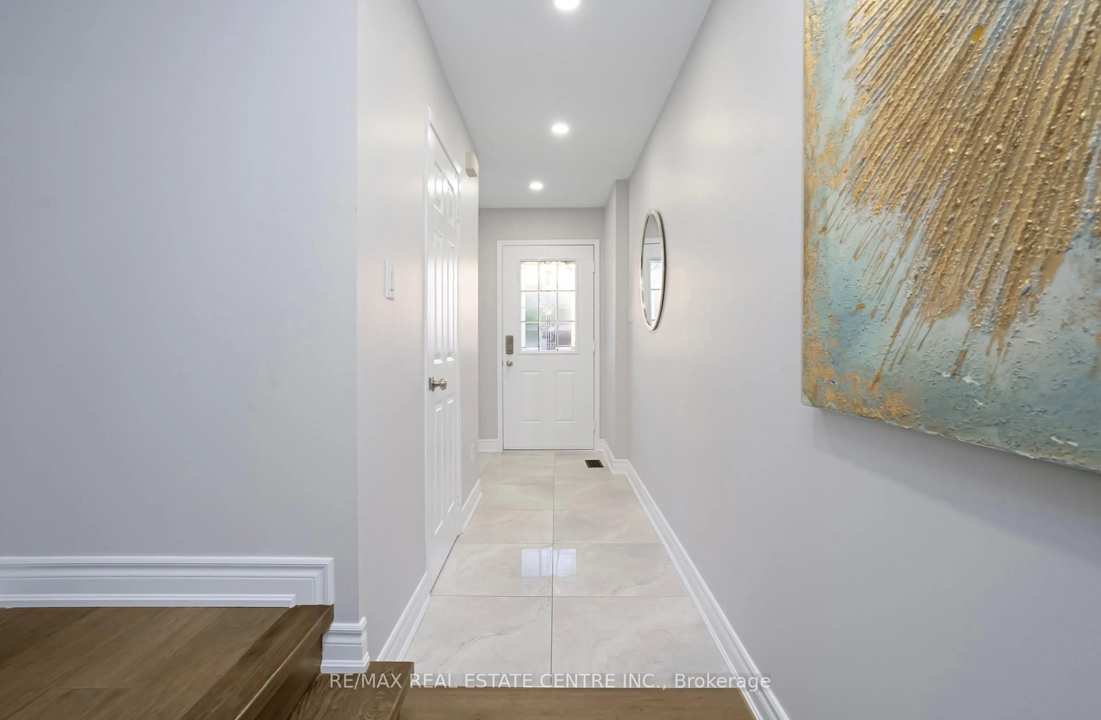 Indoor entryway for 5255 Palmetto Pl #165, Mississauga Ontario L5M 0H2