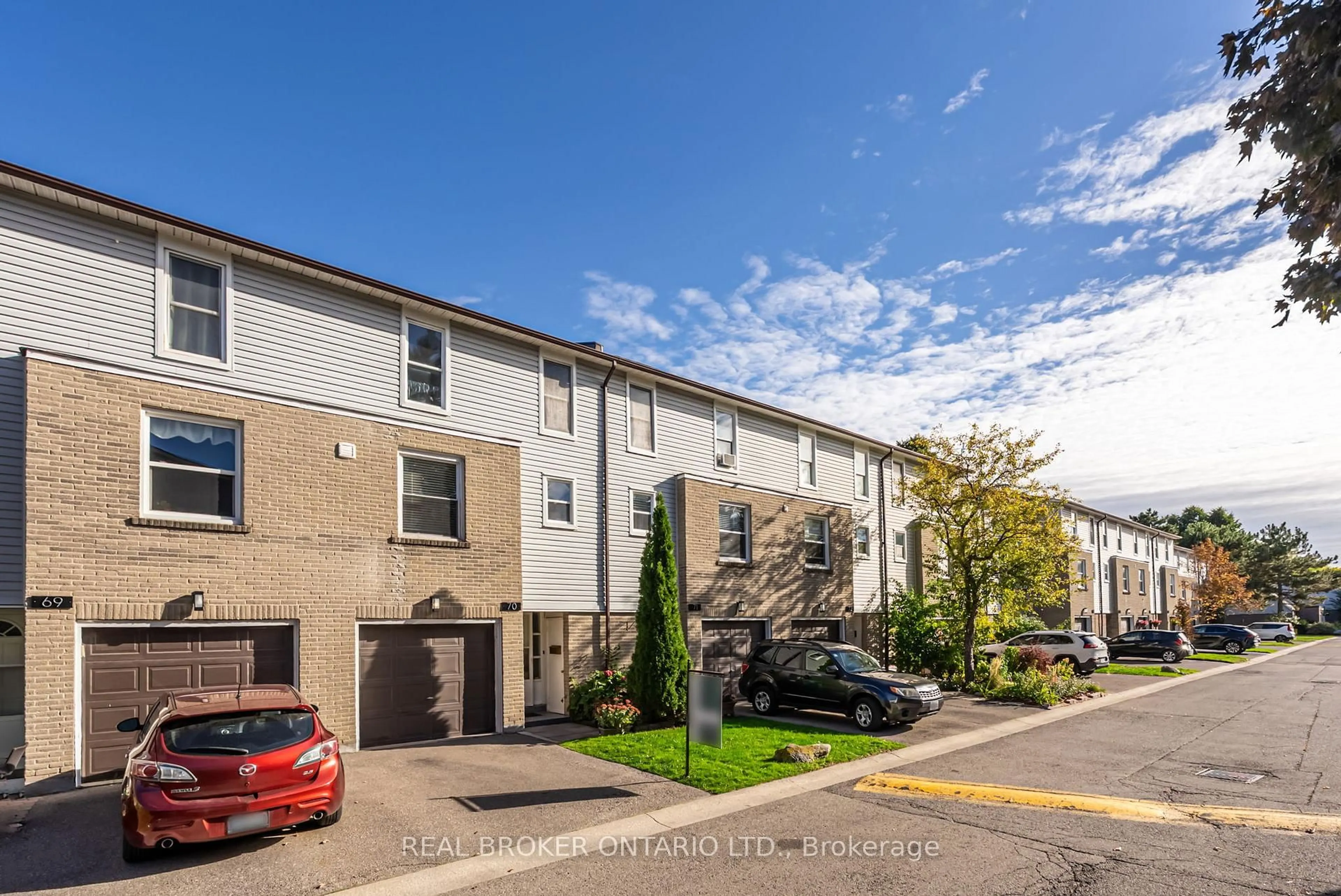 A pic from outside/outdoor area/front of a property/back of a property/a pic from drone, street for 2440 Bromsgrove Rd #70, Mississauga Ontario L5J 4J7