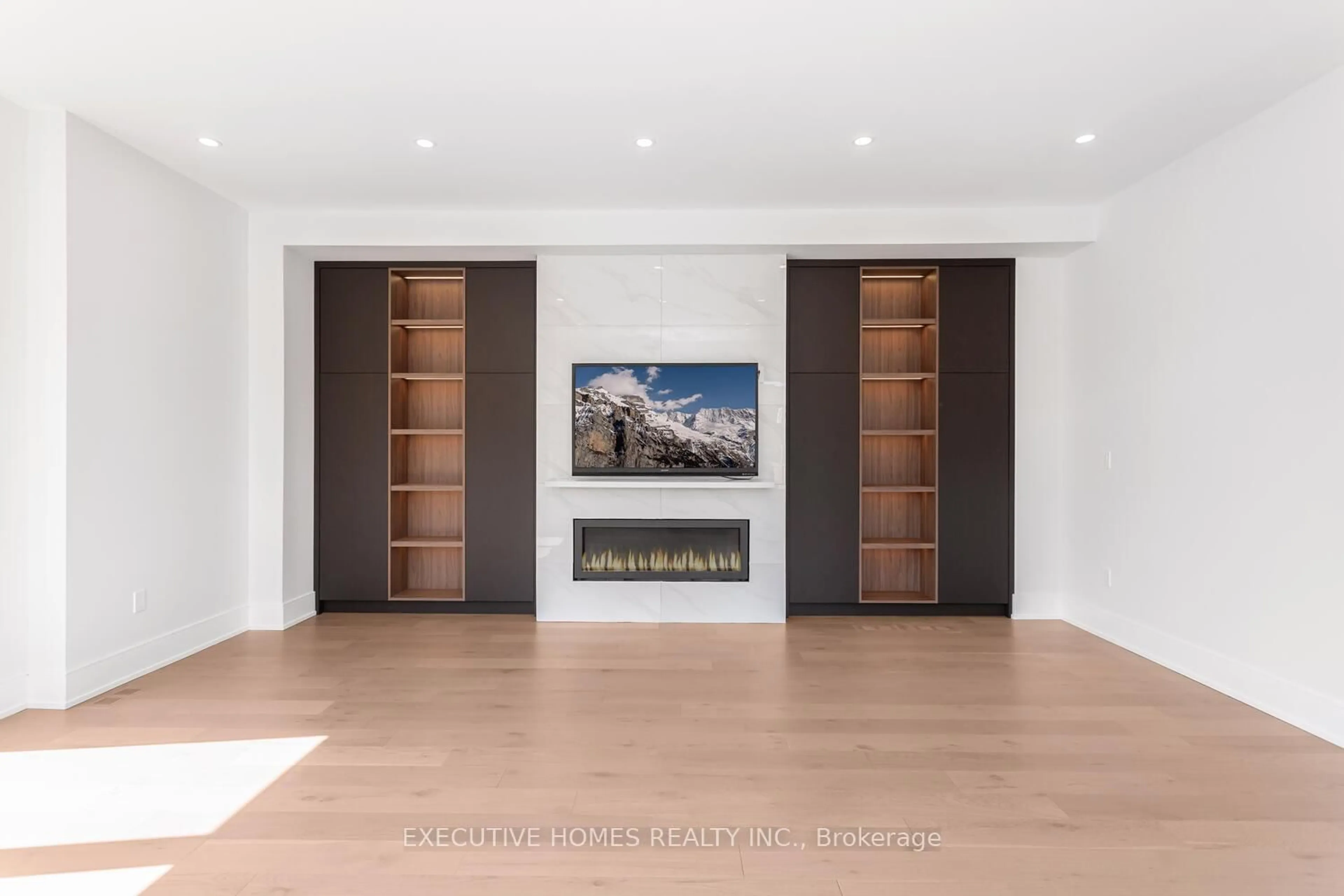 Unknown for 797 First St, Mississauga Ontario L5E 1A3