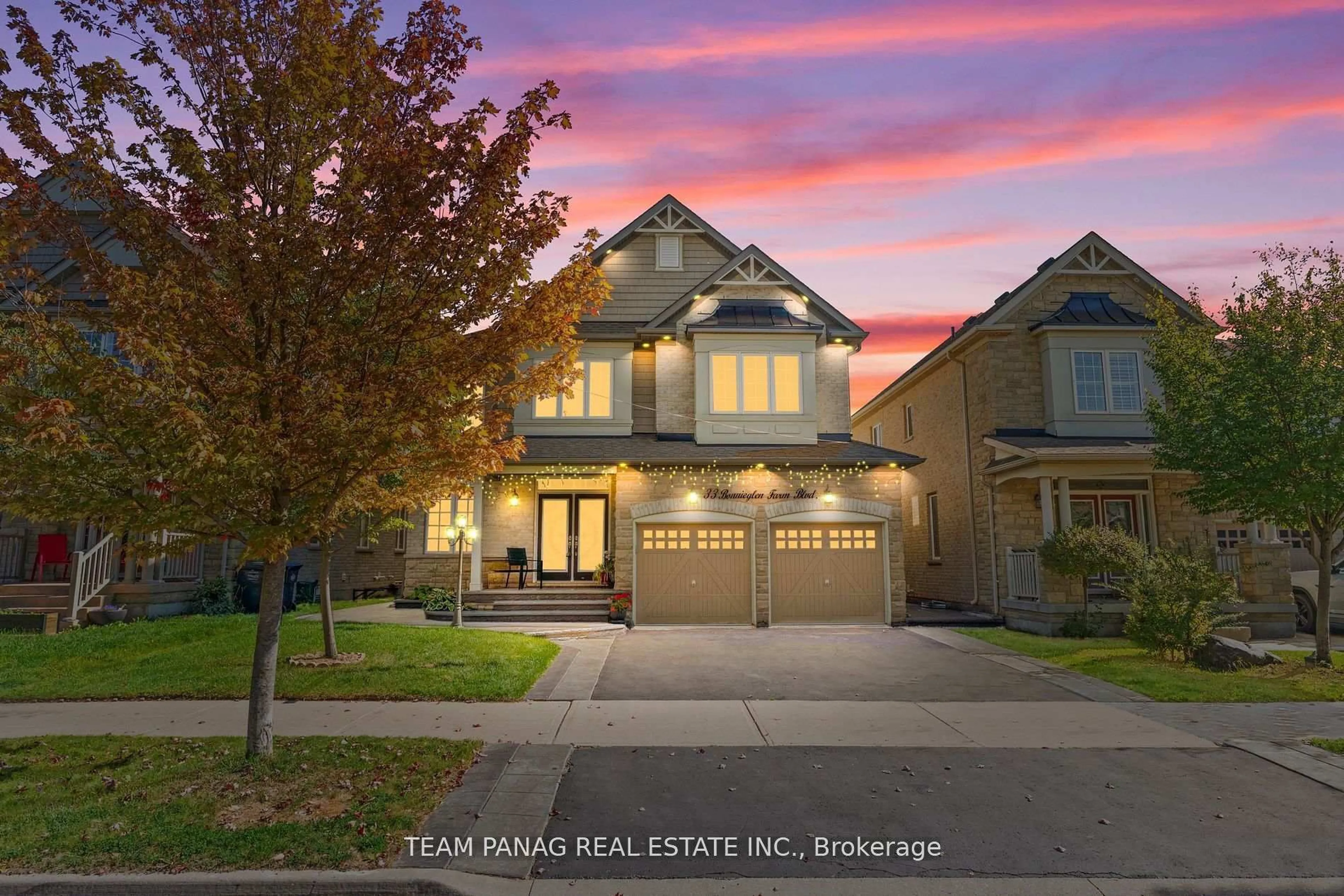 Home with brick exterior material, street for 33 Bonnieglen Farm Blvd, Caledon Ontario L7C 3X8