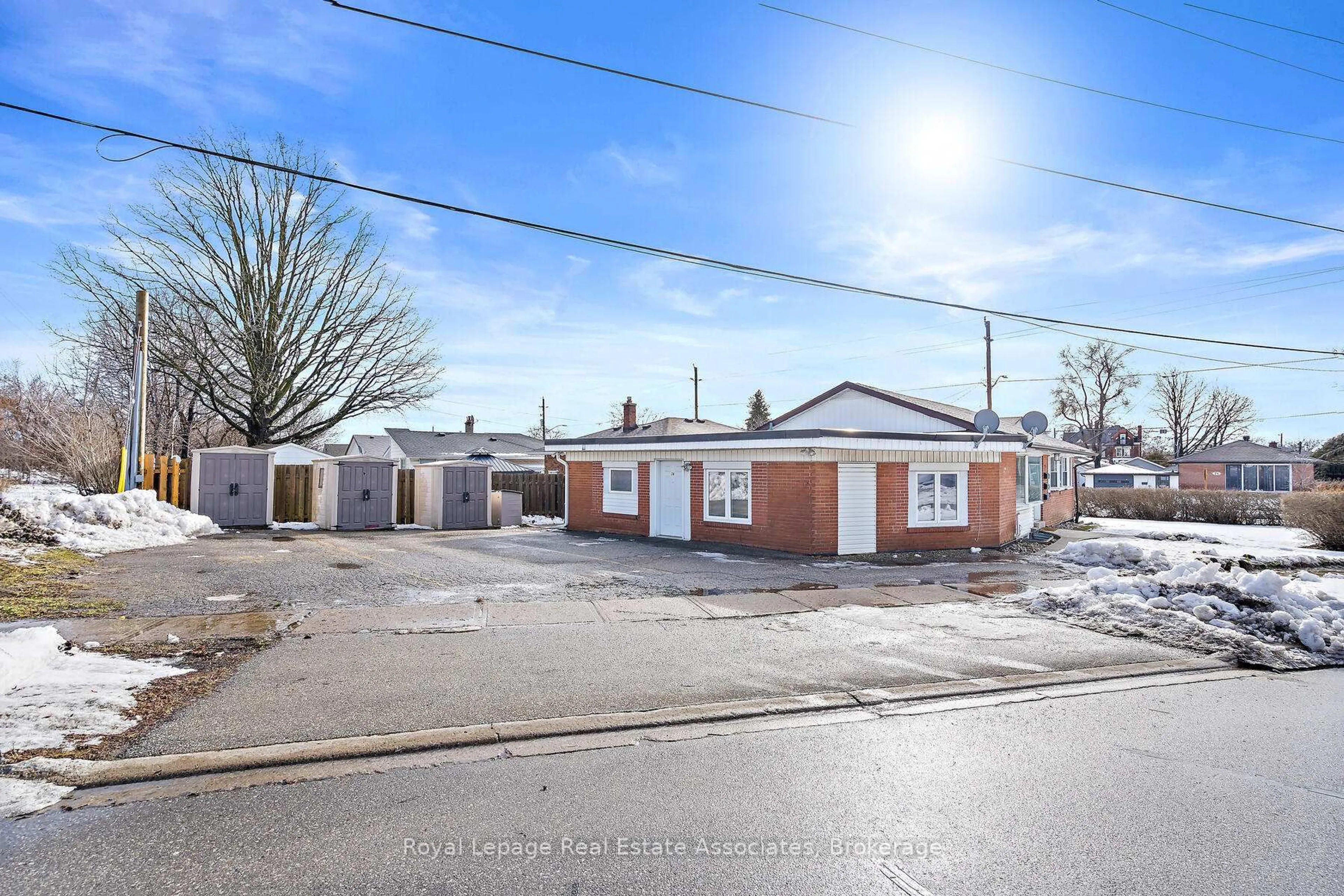 A pic from outside/outdoor area/front of a property/back of a property/a pic from drone, street for 7 Rexway Dr, Halton Hills Ontario L7G 1P6