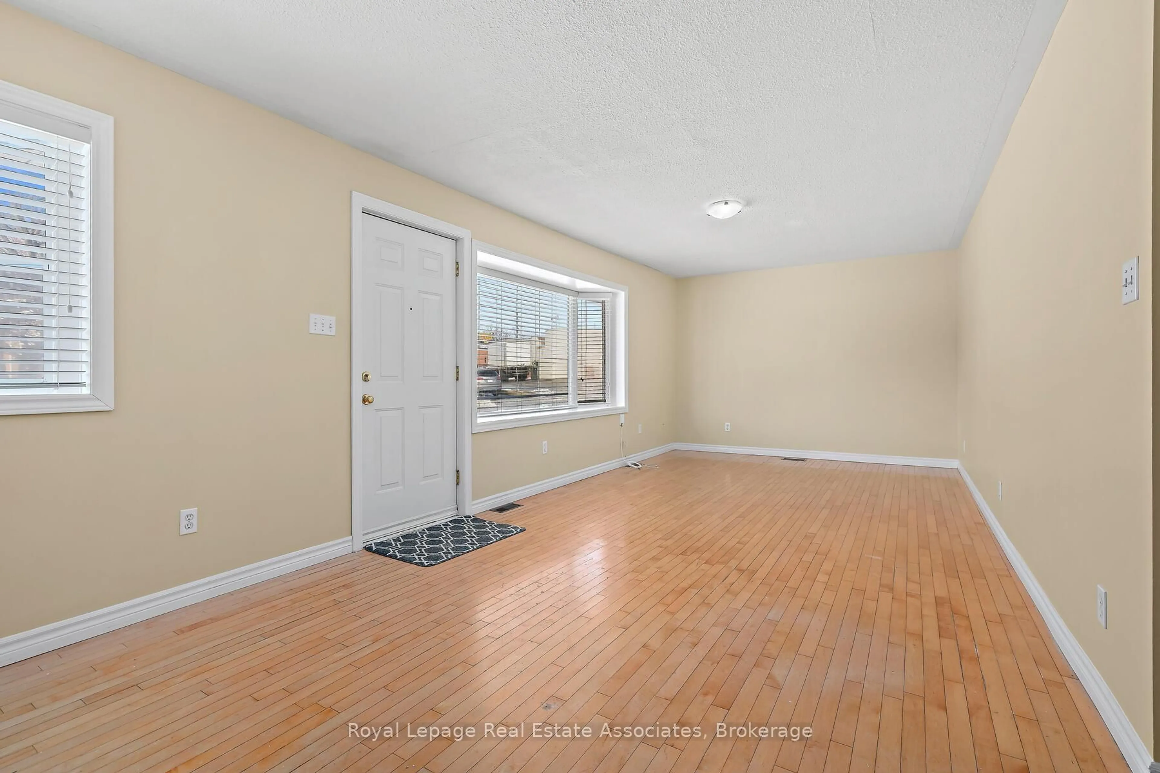 A pic of a room for 7 Rexway Dr, Halton Hills Ontario L7G 1P6