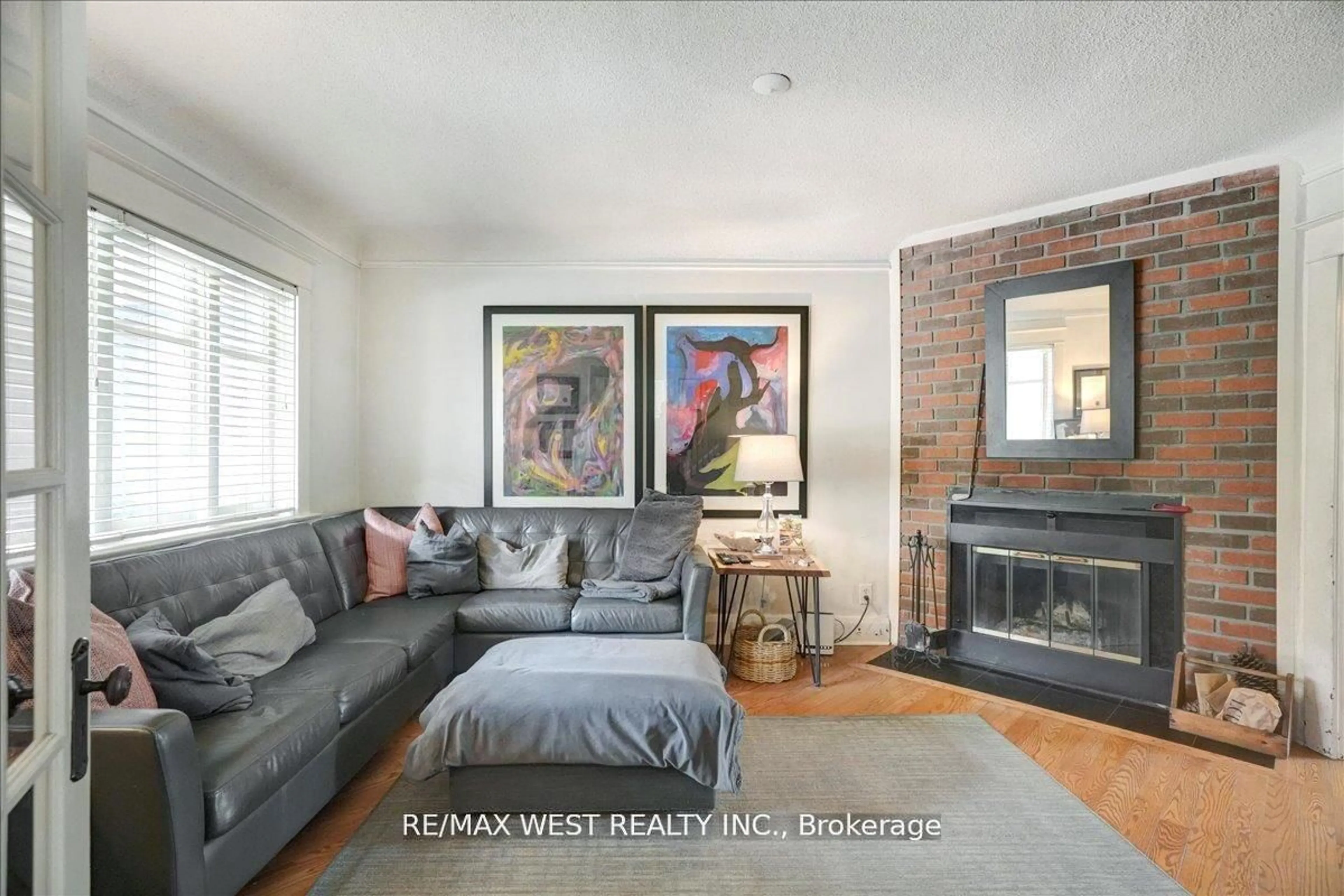 Living room with furniture, unknown for 30 Glendale Ave, Toronto Ontario M6R 2S7