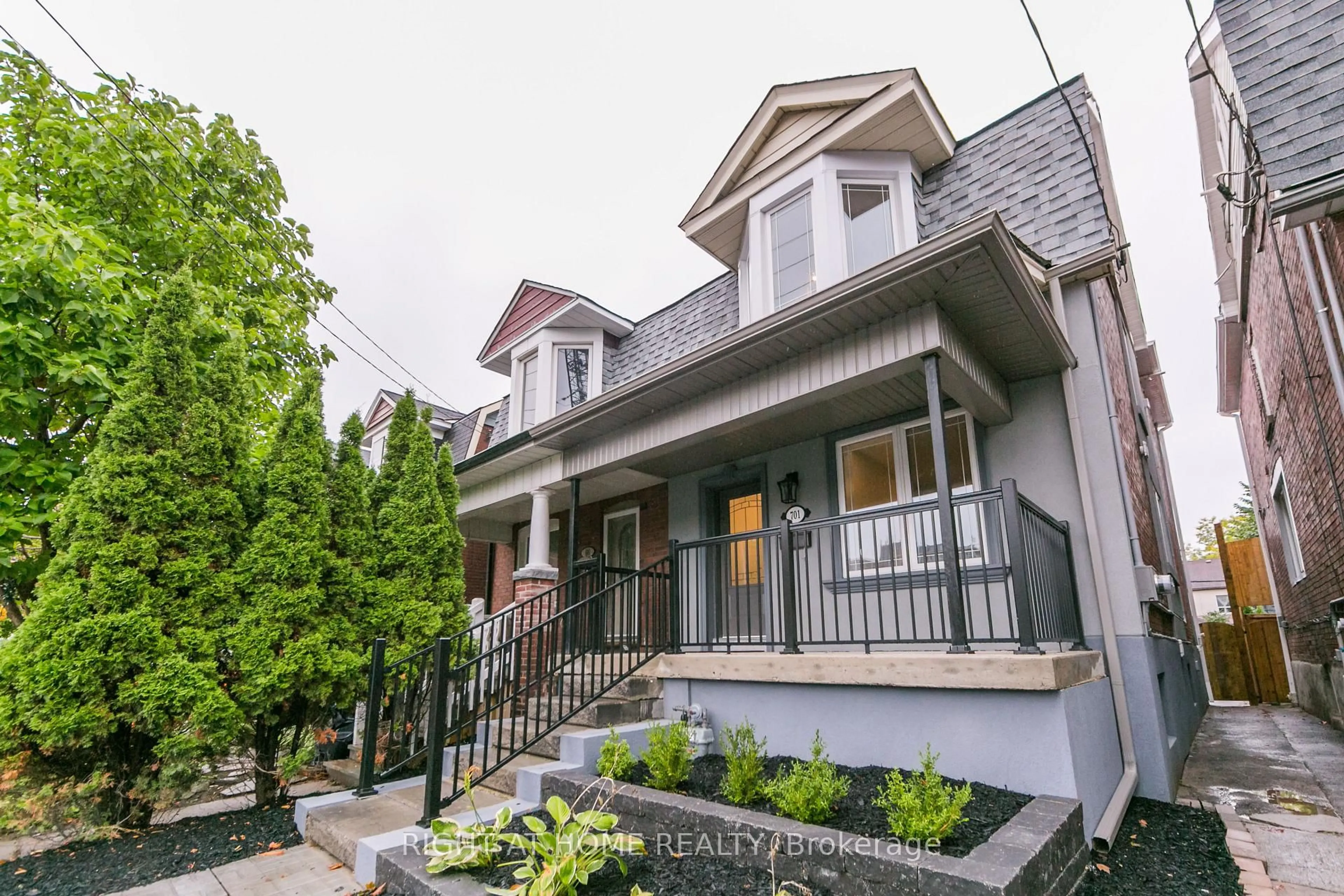 Home with brick exterior material, street for 701 Dupont St, Toronto Ontario M6G 1Z5