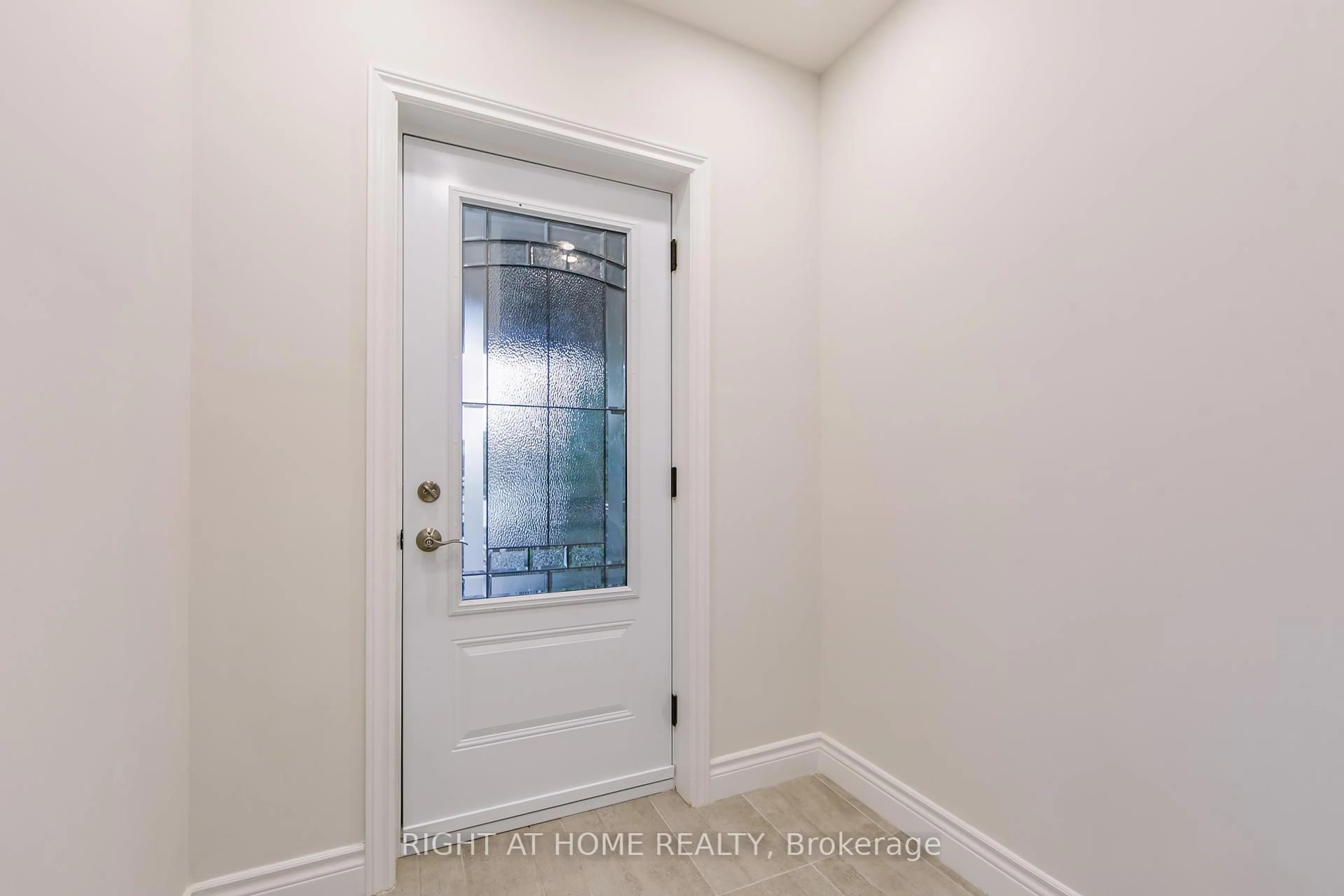 Indoor entryway for 701 Dupont St, Toronto Ontario M6G 1Z5
