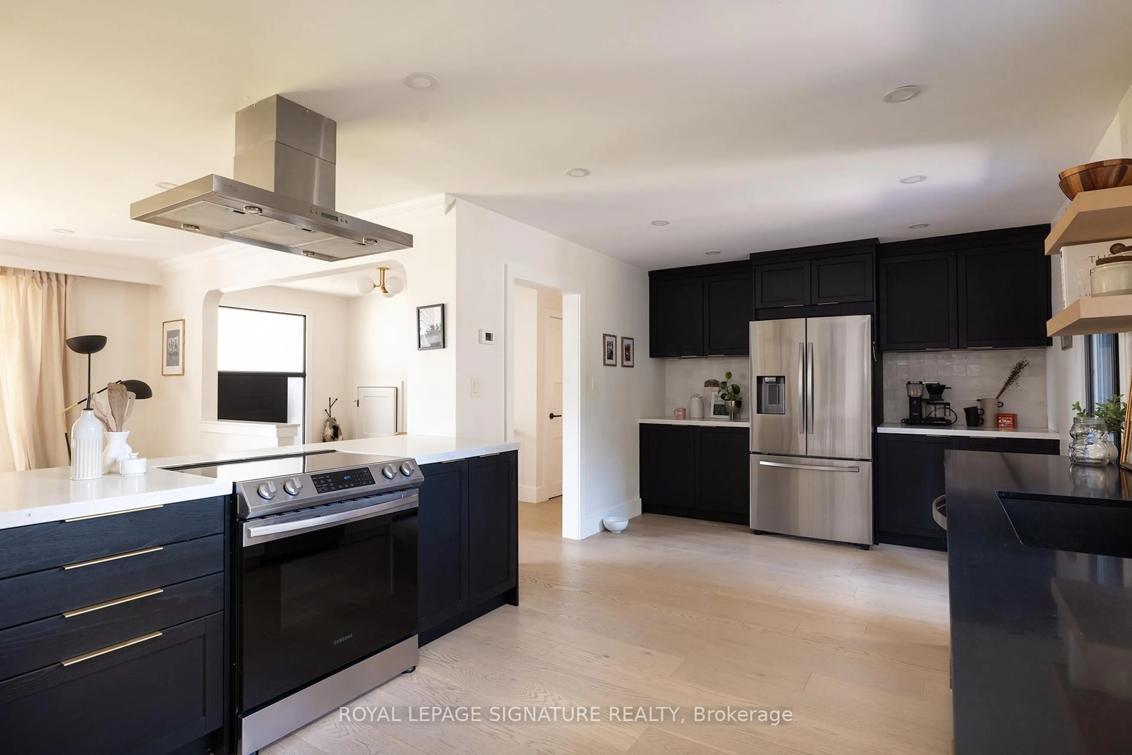 Open concept kitchen, ceramic/tile floor for 3495 Riverspray Cres, Mississauga Ontario L4Y 3M6