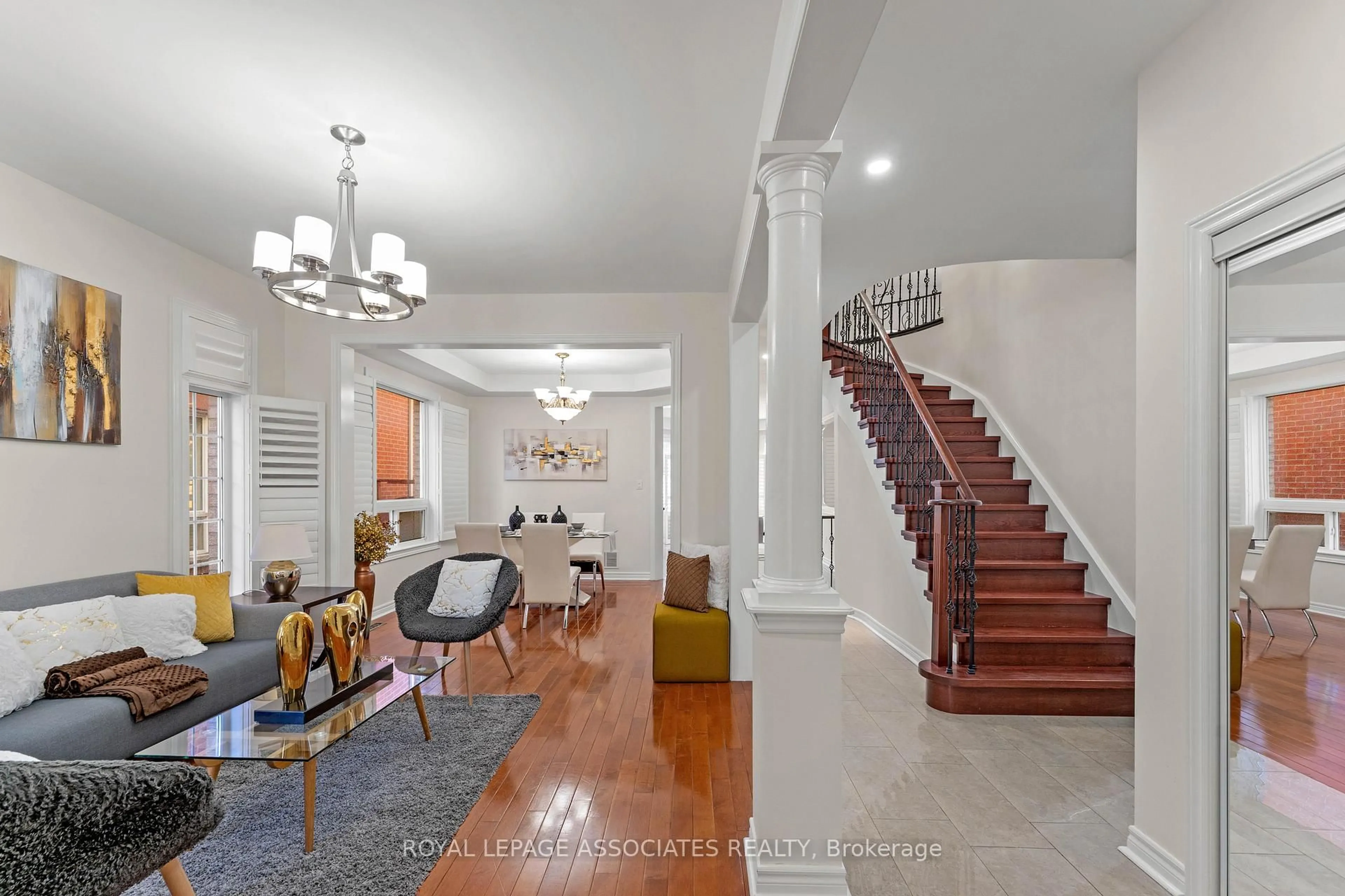 Indoor foyer for 88 Showboat Cres, Brampton Ontario L6V 4R4