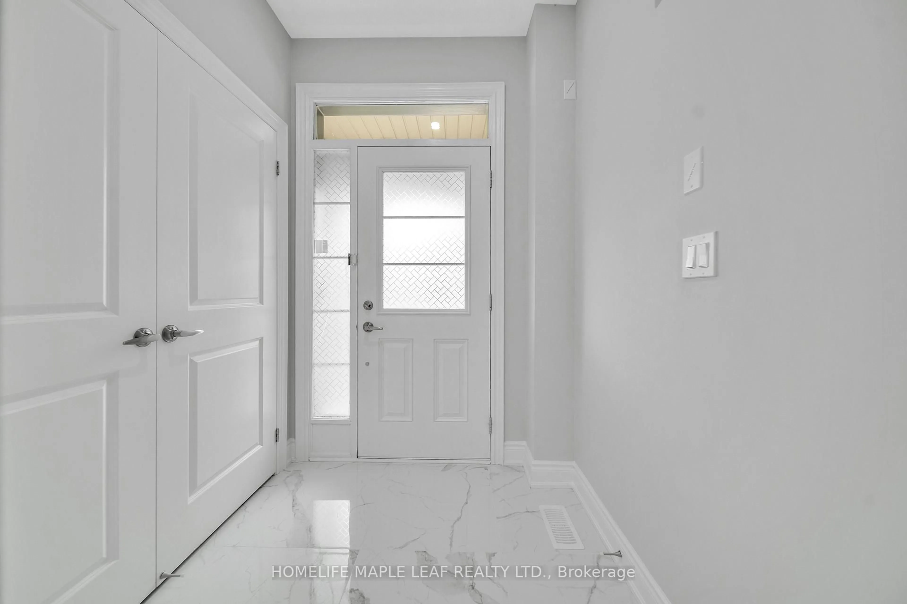 Indoor entryway for 15 Quinton Rdge, Brampton Ontario L6Y 6J4
