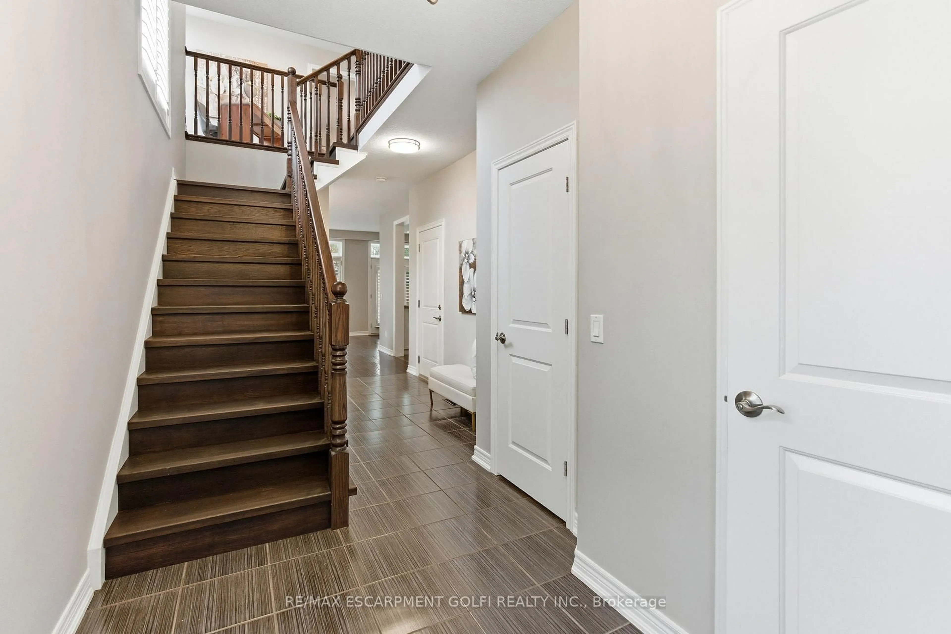 Unknown for 5056 New St #1, Burlington Ontario L7L 0H4