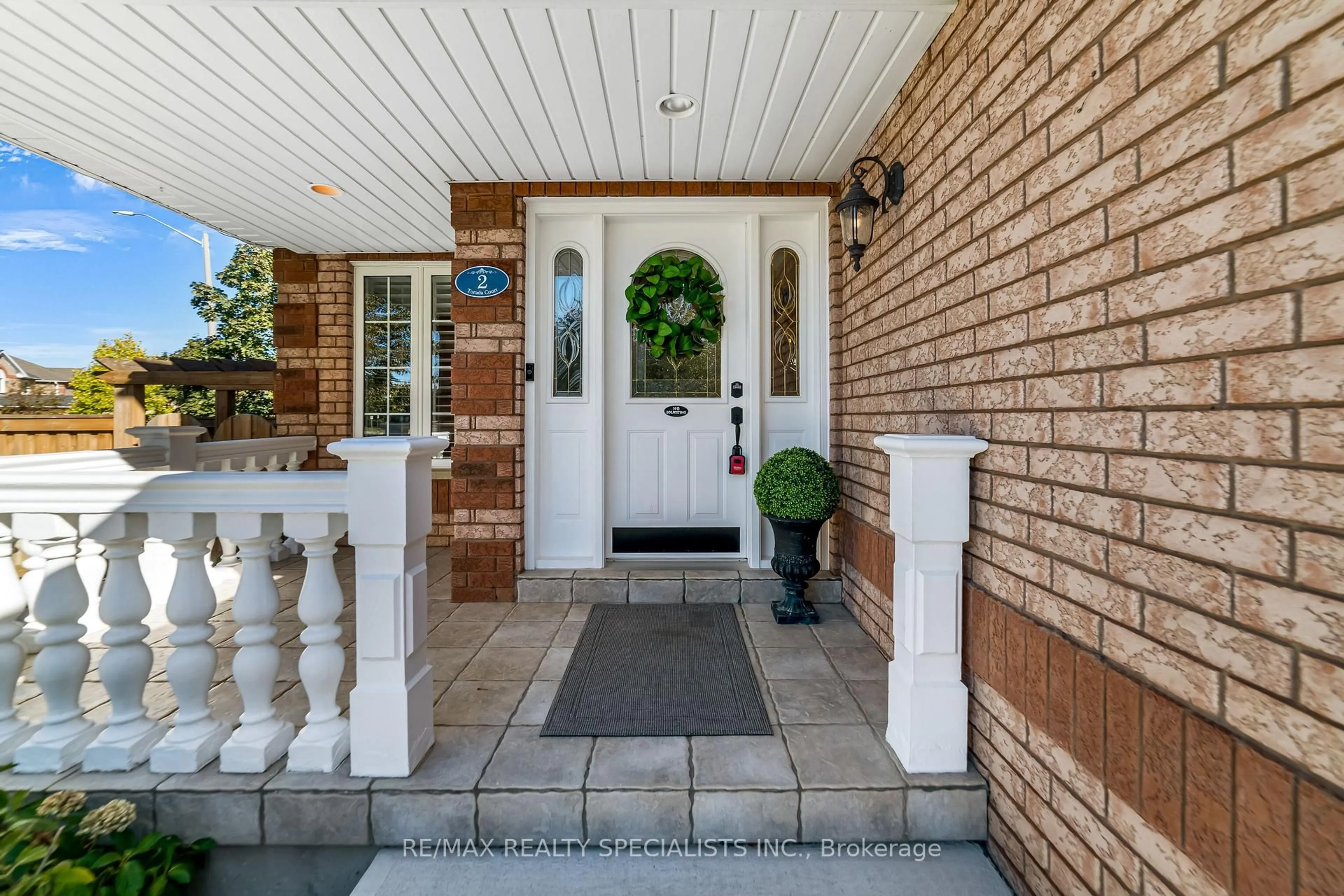 Indoor entryway for 2 Torada Crt, Brampton Ontario L7A 1H6