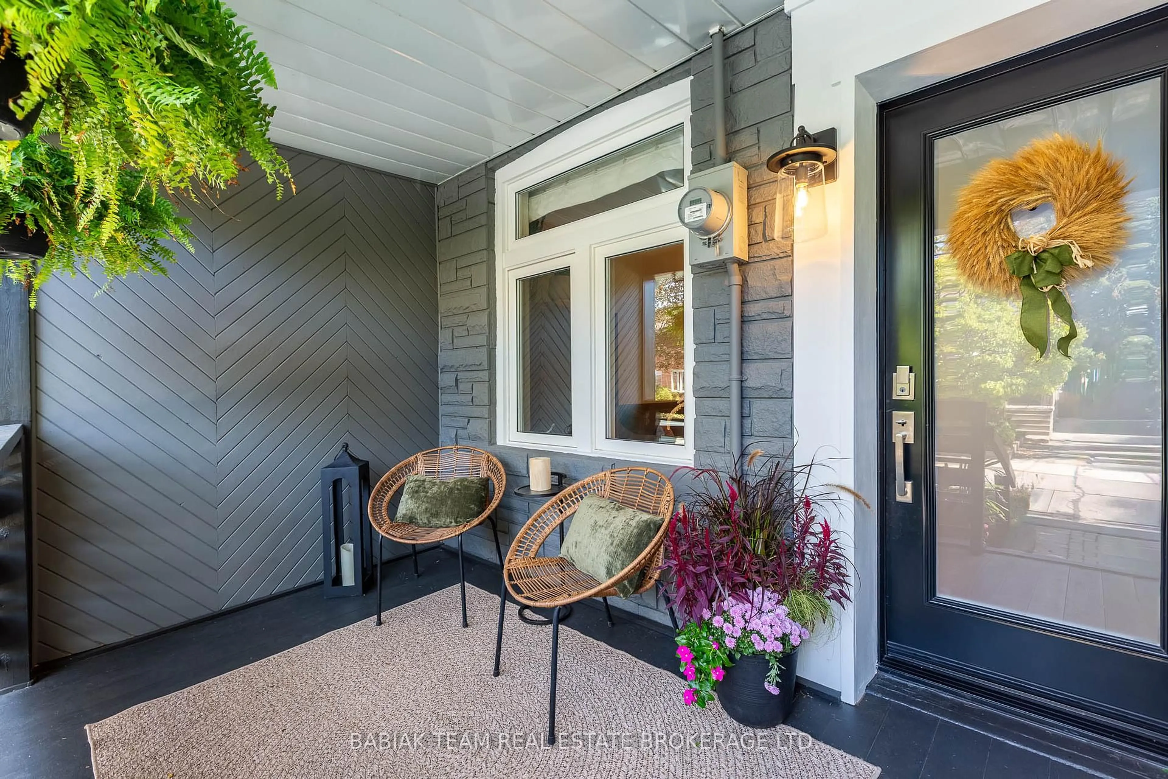 Indoor entryway for 85 Watson Ave, Toronto Ontario M6S 4E2