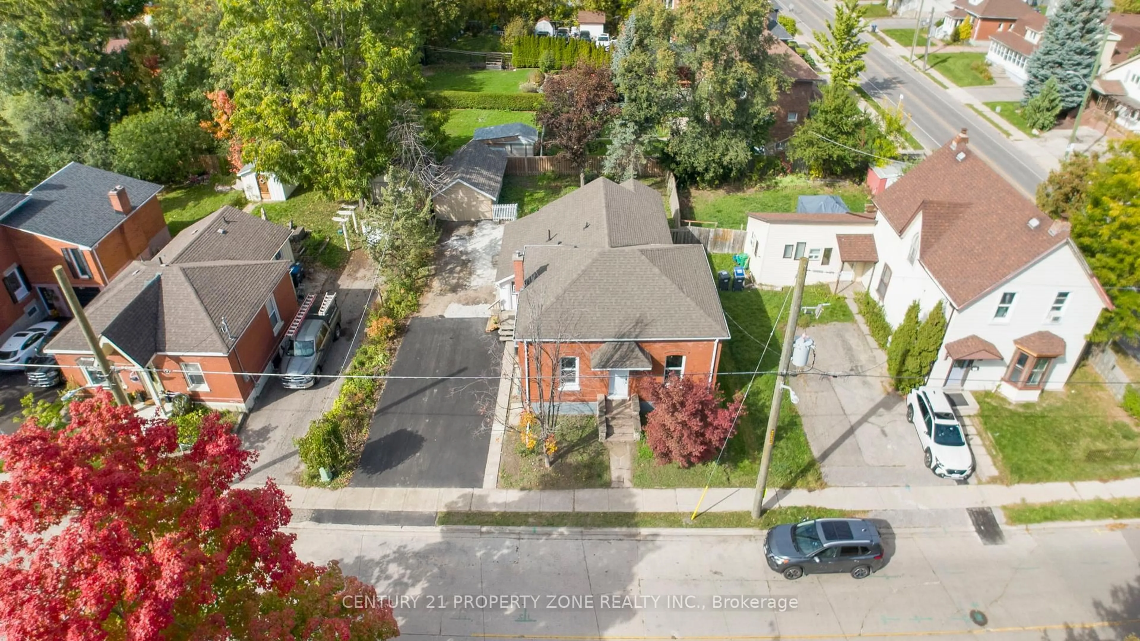 A pic from outside/outdoor area/front of a property/back of a property/a pic from drone, street for 72 Nelson St, Brampton Ontario L6V 1E2