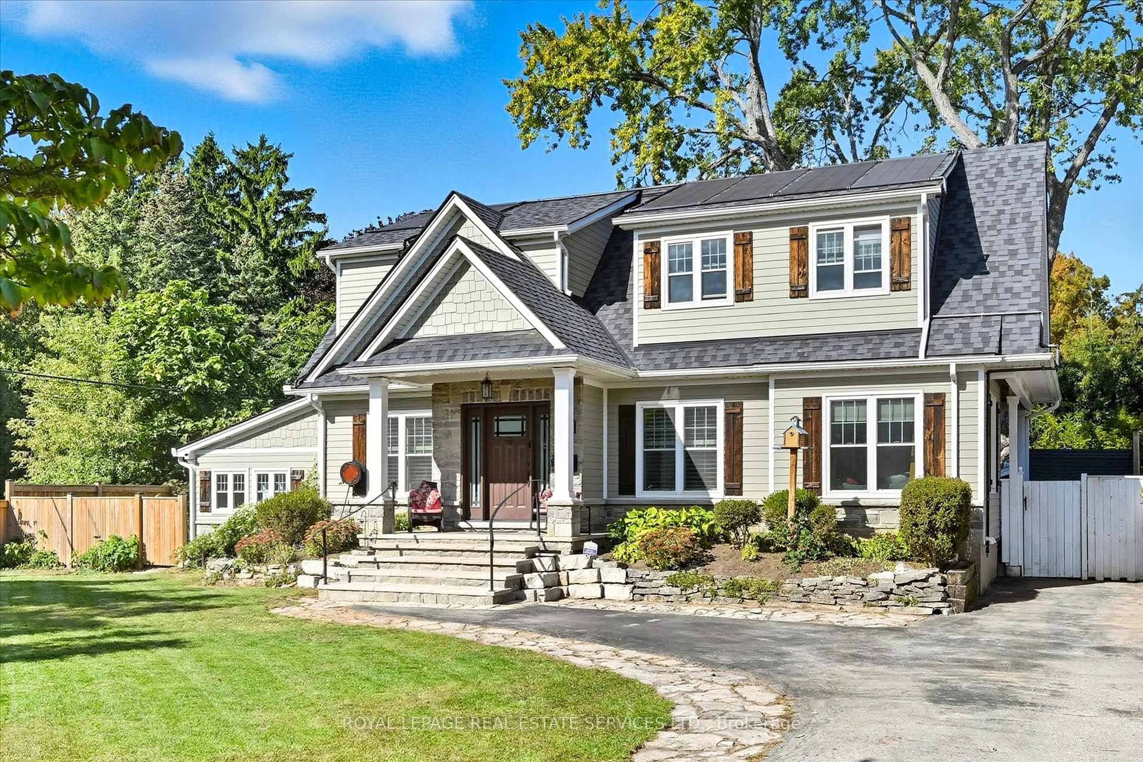Home with vinyl exterior material, street for 677 Greenwood Dr, Burlington Ontario L7T 3P4