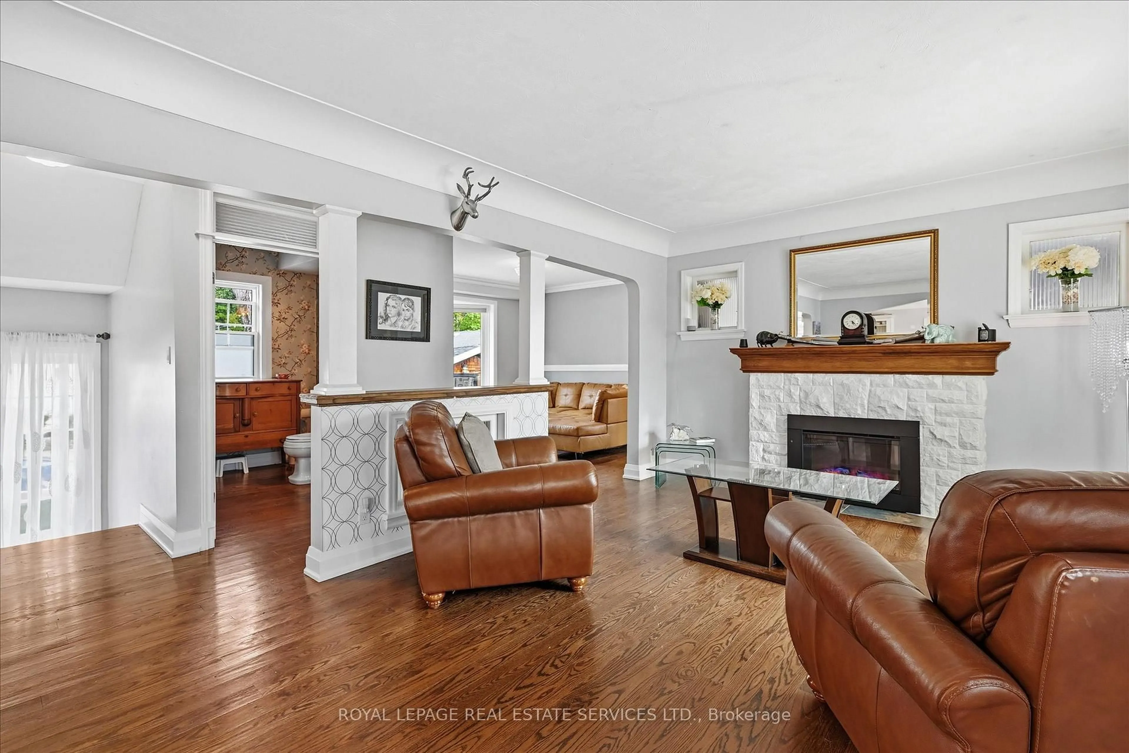 Living room with furniture, unknown for 677 Greenwood Dr, Burlington Ontario L7T 3P4