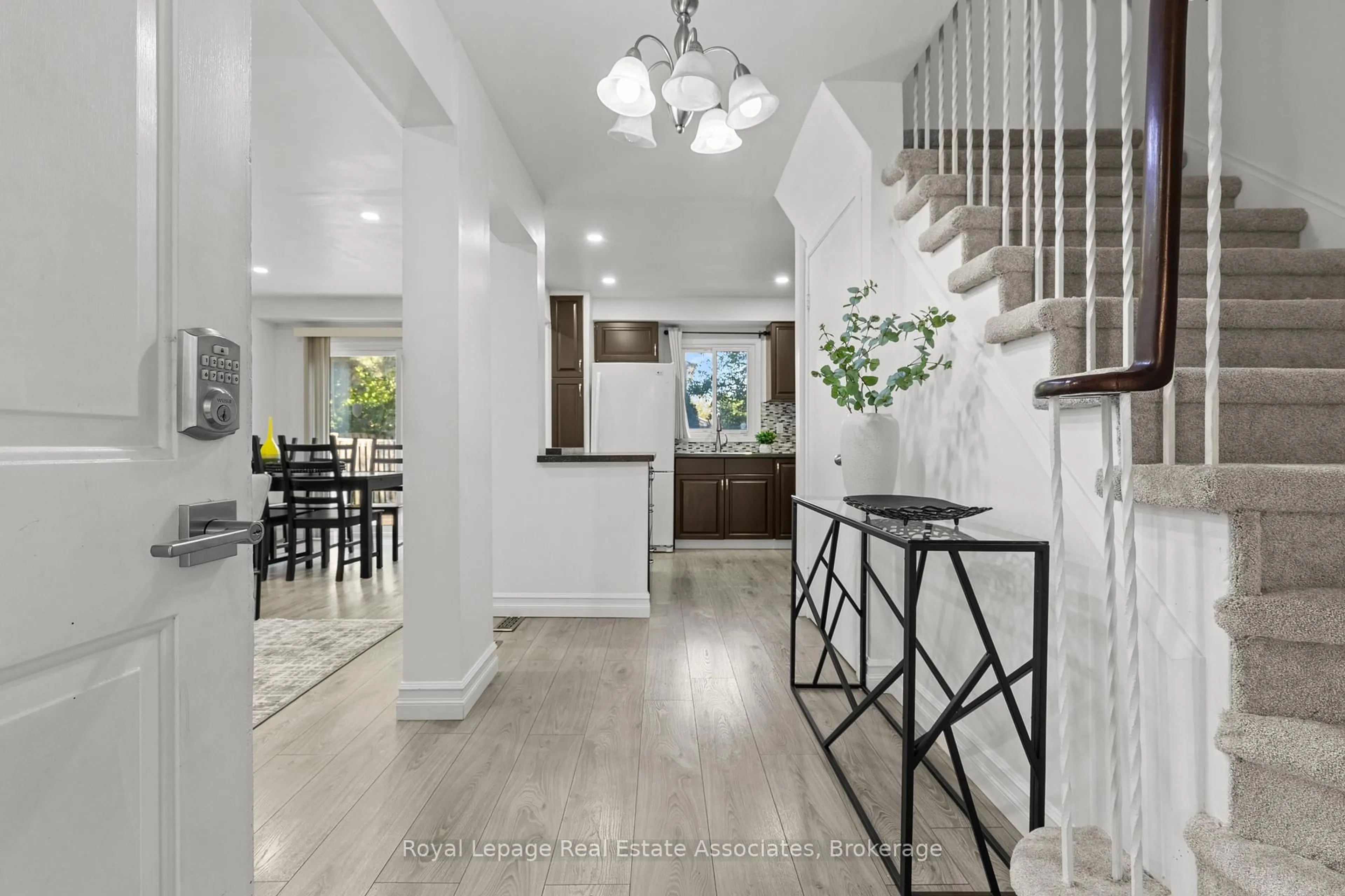 Indoor entryway for 48 Summertime Crt, Brampton Ontario L6Z 2B4