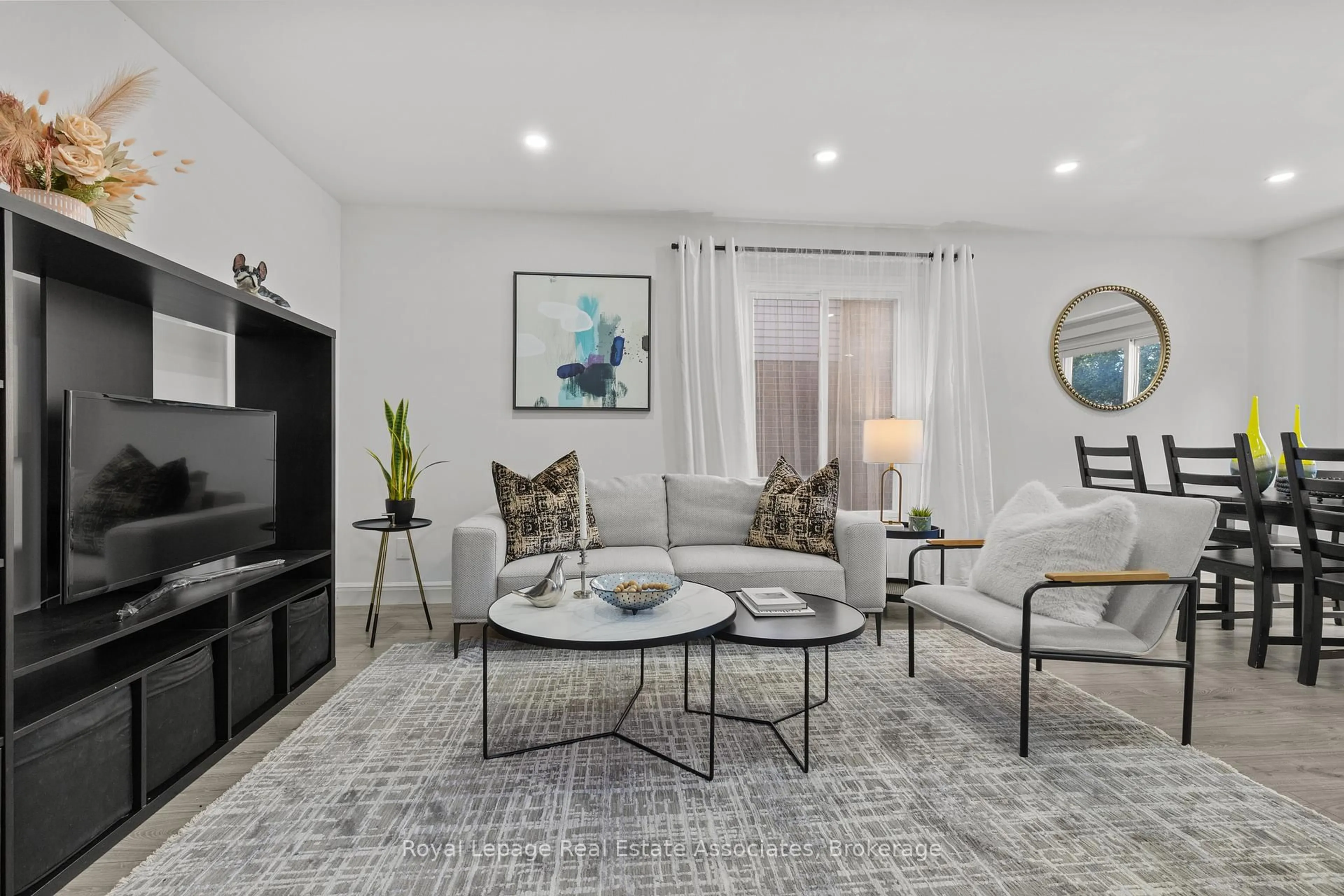 Living room with furniture, unknown for 48 Summertime Crt, Brampton Ontario L6Z 2B4