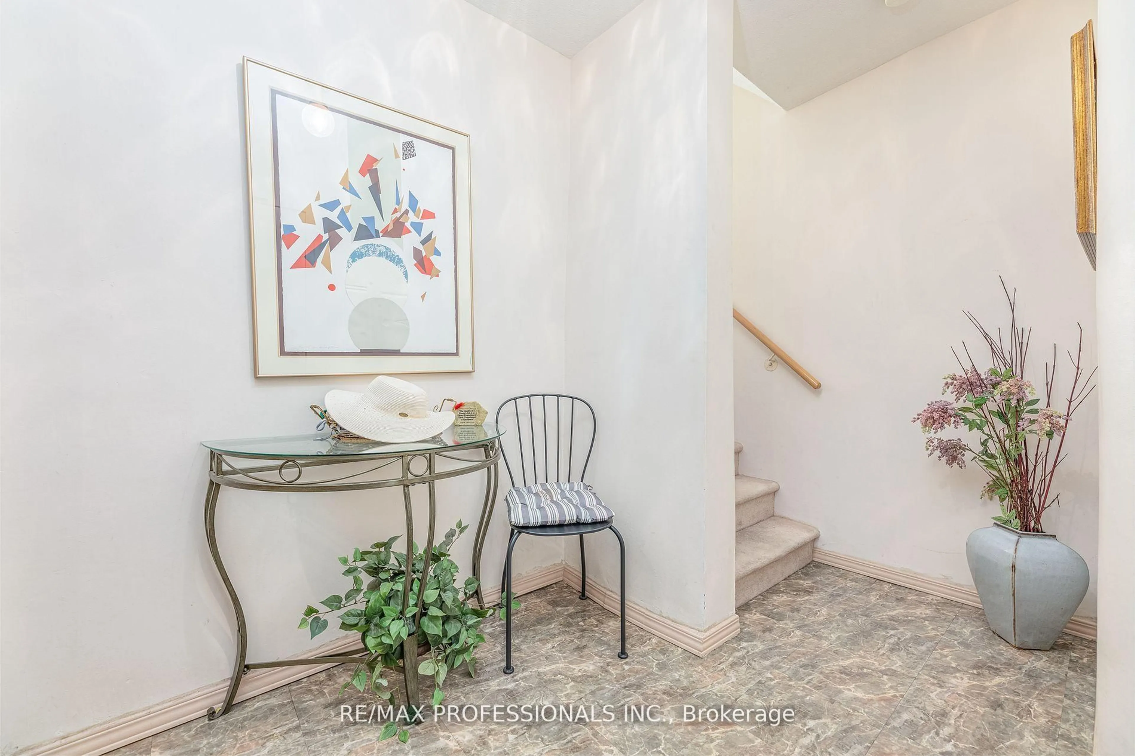 Indoor entryway for 11 Wincott Dr #907, Toronto Ontario M9R 2R9