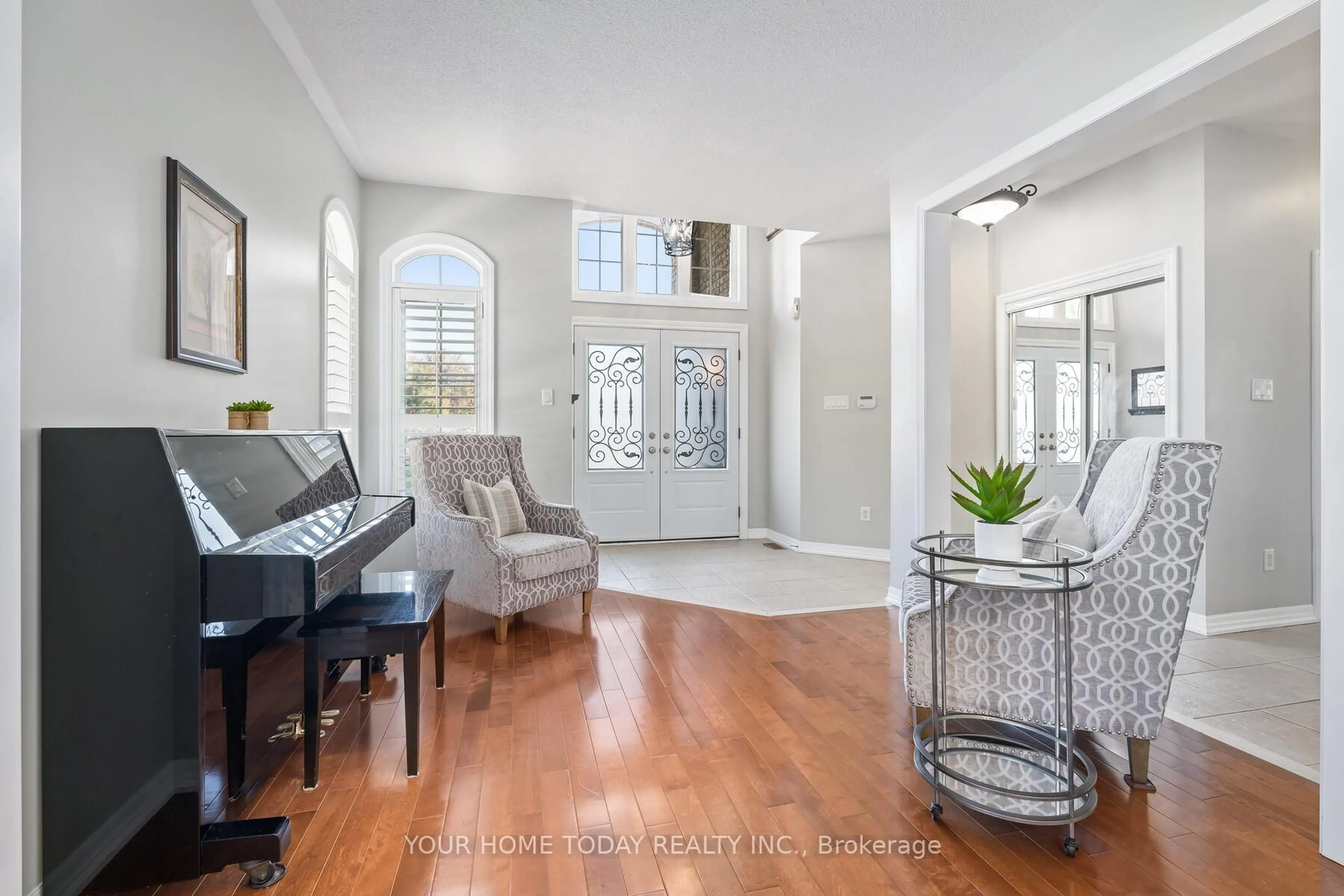 Indoor entryway for 32 Orchid Ave, Halton Hills Ontario L7G 6L7