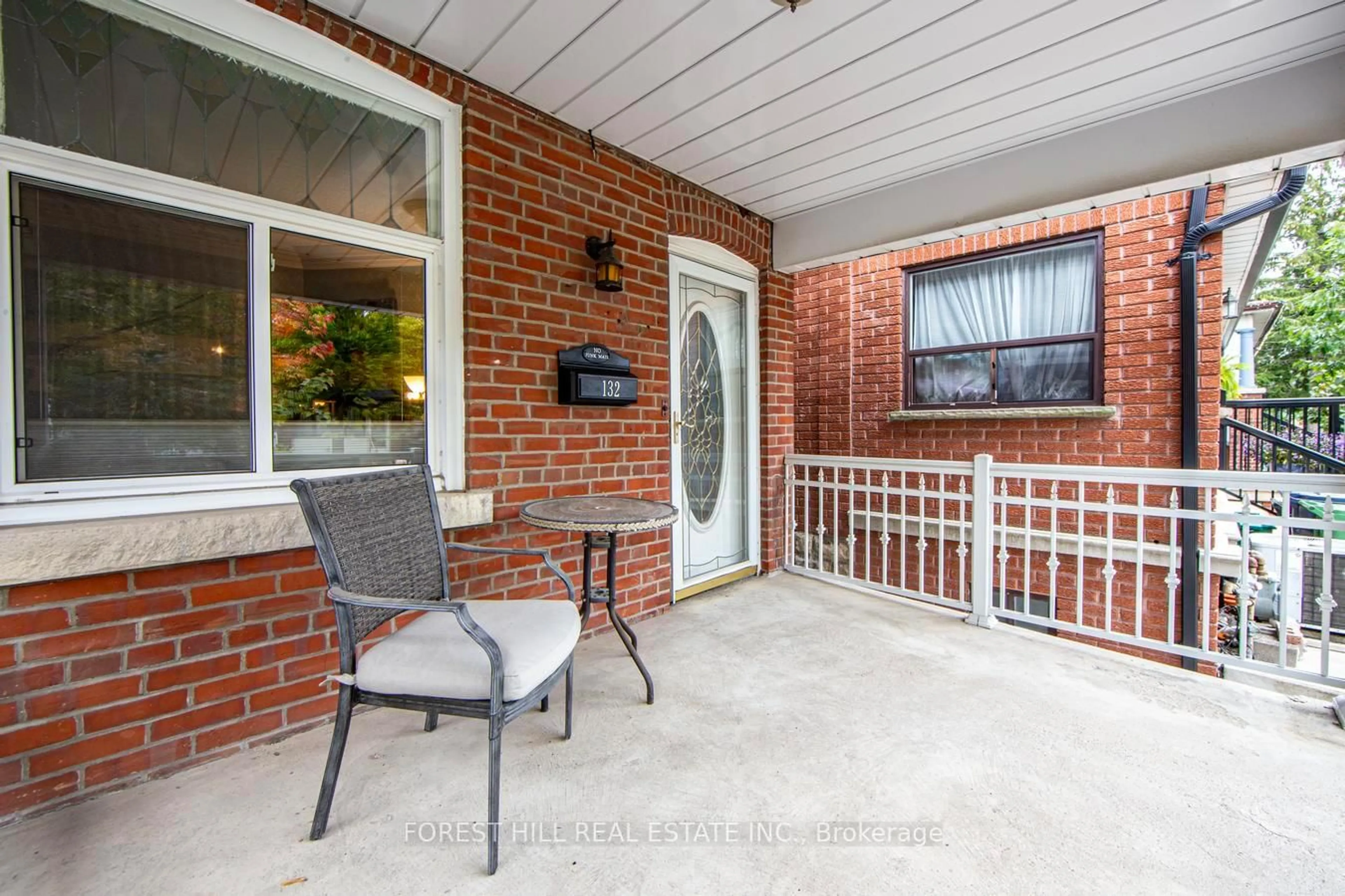 Patio, street for 132 Hope St, Toronto Ontario M6E 1K1