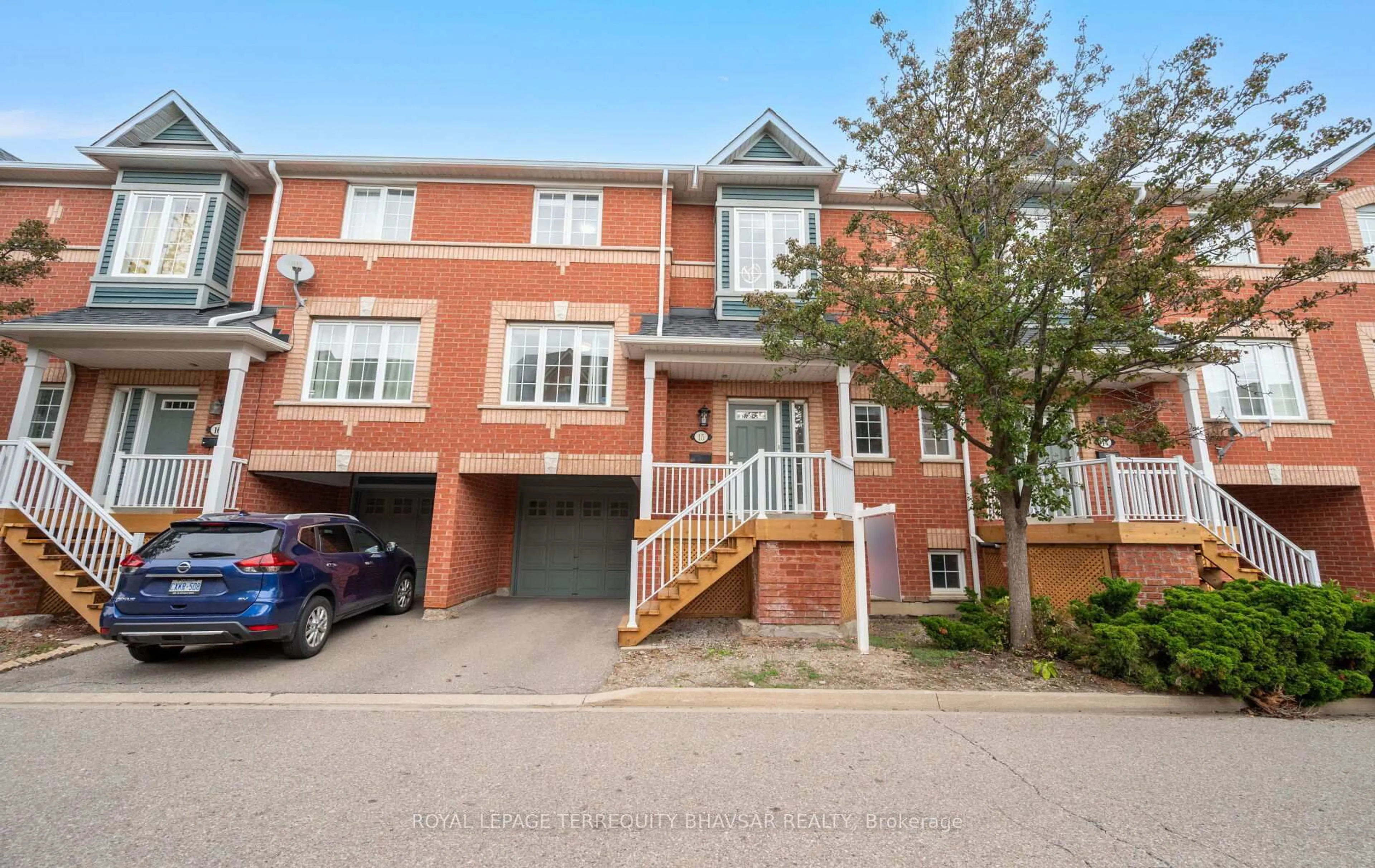A pic from outside/outdoor area/front of a property/back of a property/a pic from drone, street for 5031 East Mill Rd #15, Mississauga Ontario L5V 2M5