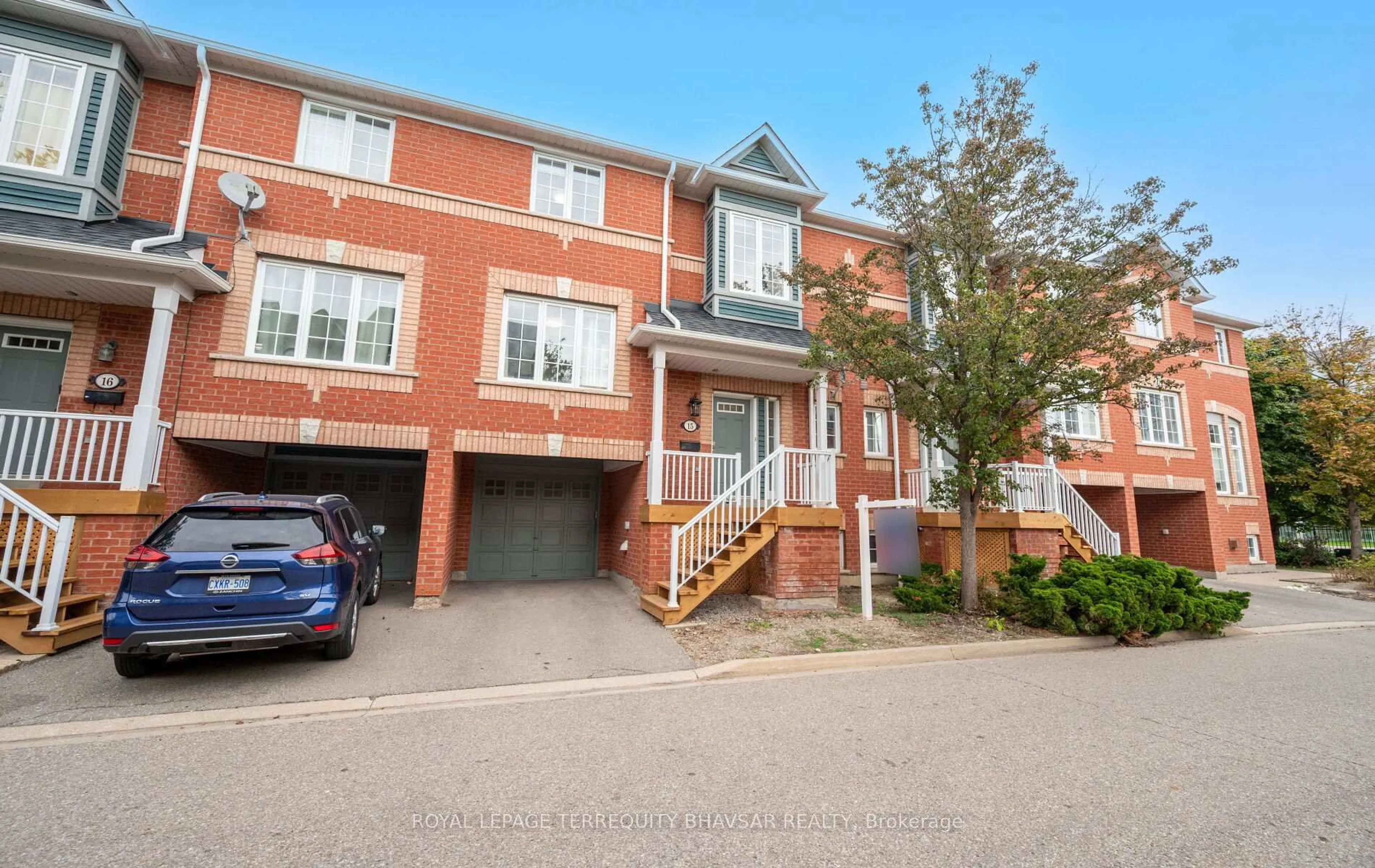 A pic from outside/outdoor area/front of a property/back of a property/a pic from drone, street for 5031 East Mill Rd #15, Mississauga Ontario L5V 2M5