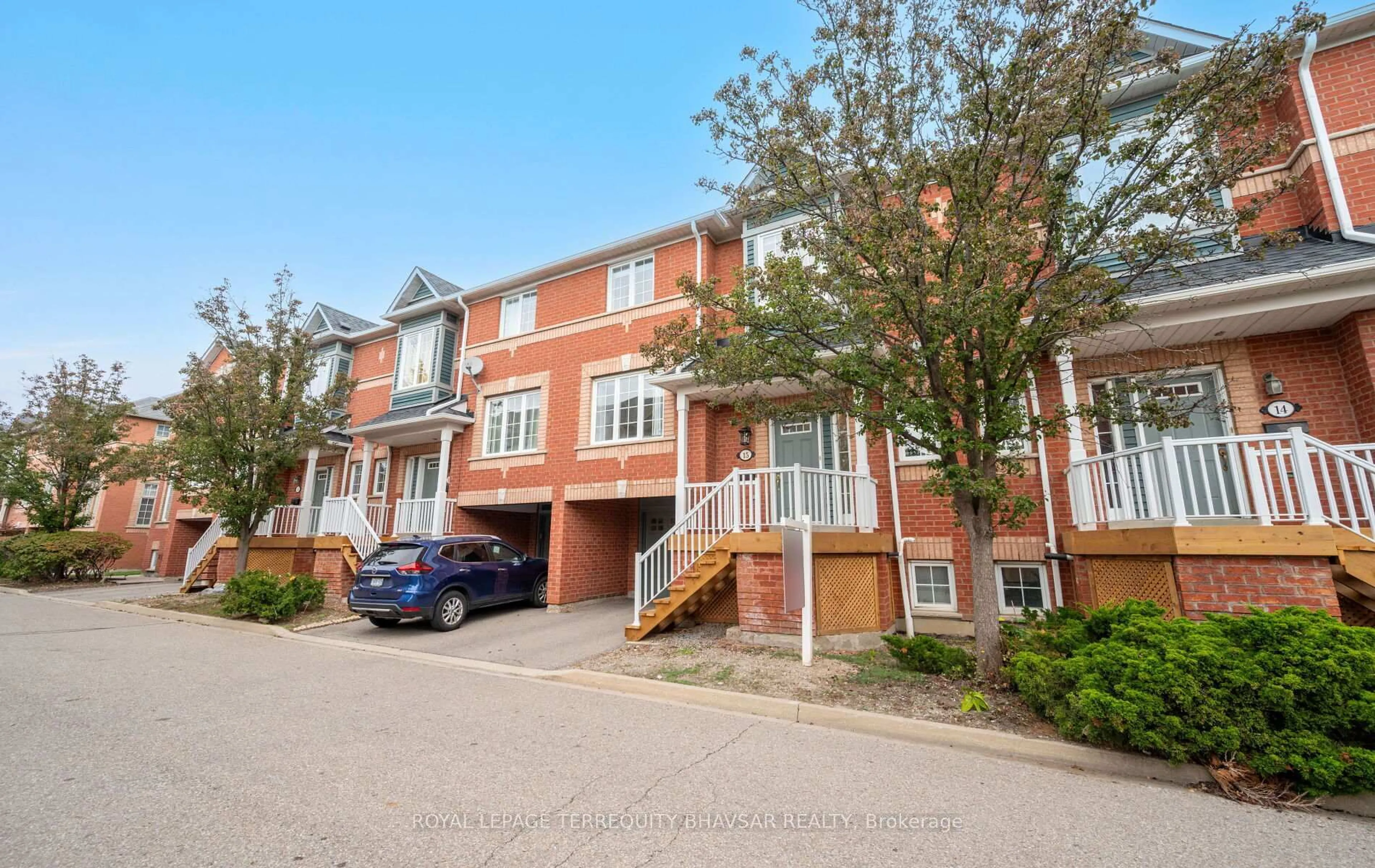 A pic from outside/outdoor area/front of a property/back of a property/a pic from drone, street for 5031 East Mill Rd #15, Mississauga Ontario L5V 2M5