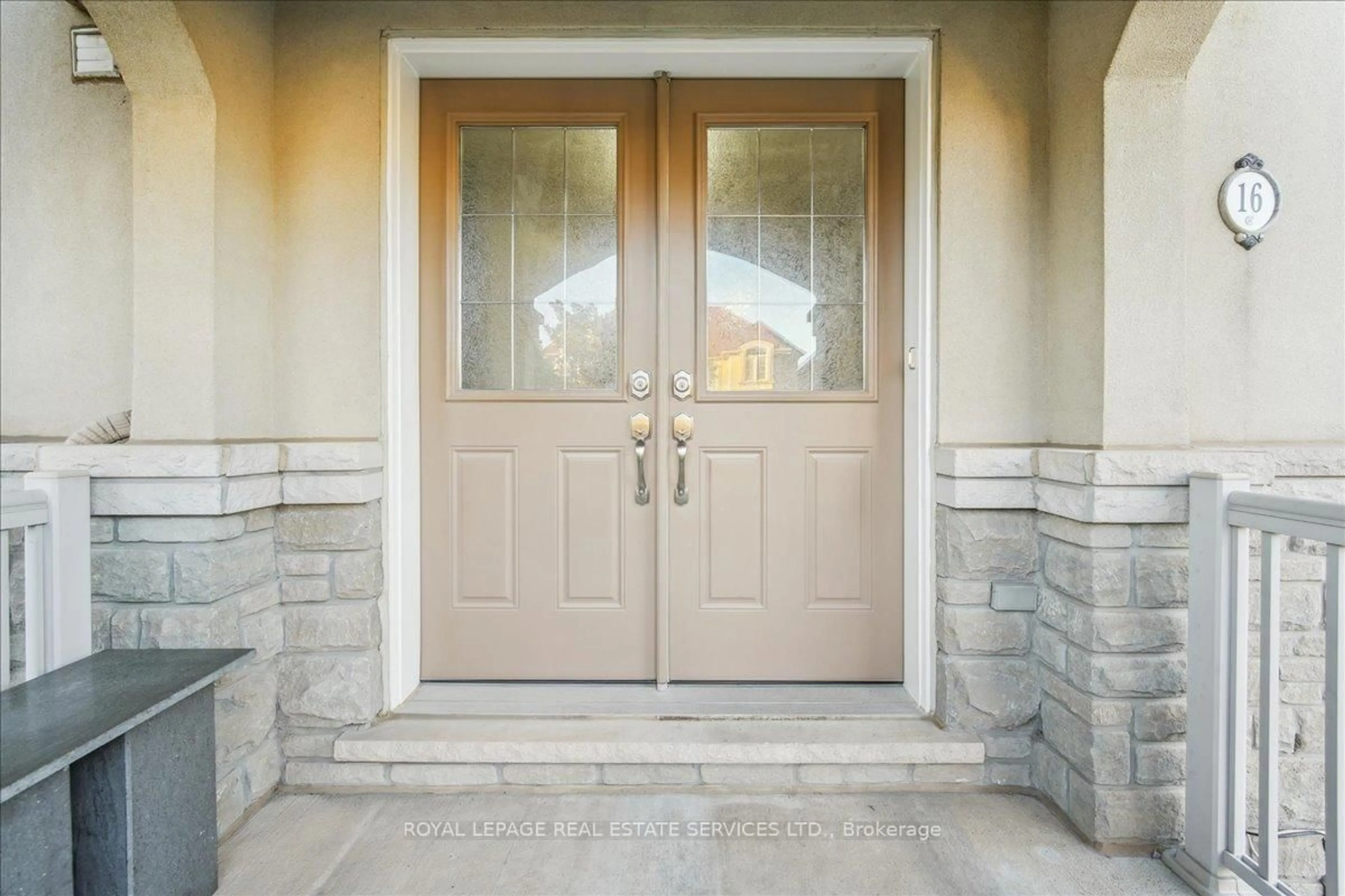 Indoor entryway for 16 Beachville Circ, Brampton Ontario L6X 0V4