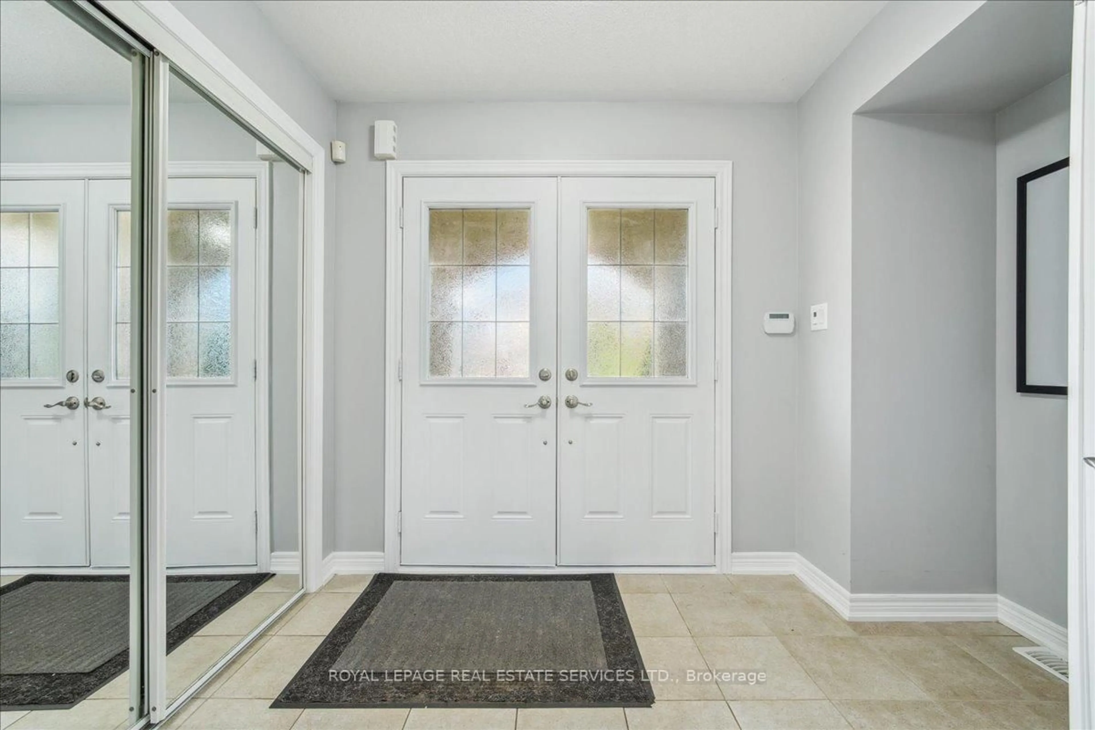 Indoor entryway for 16 Beachville Circ, Brampton Ontario L6X 0V4